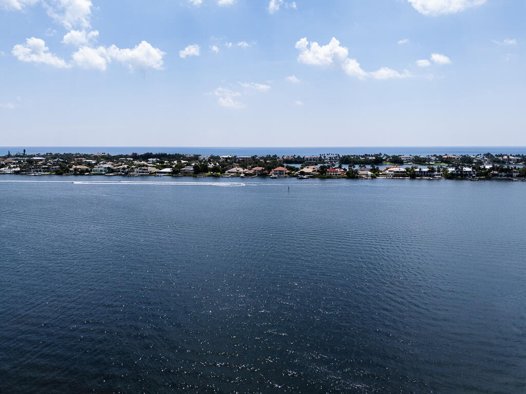 HYPOLUXOS MARINERS CAY CONDO - Residential
