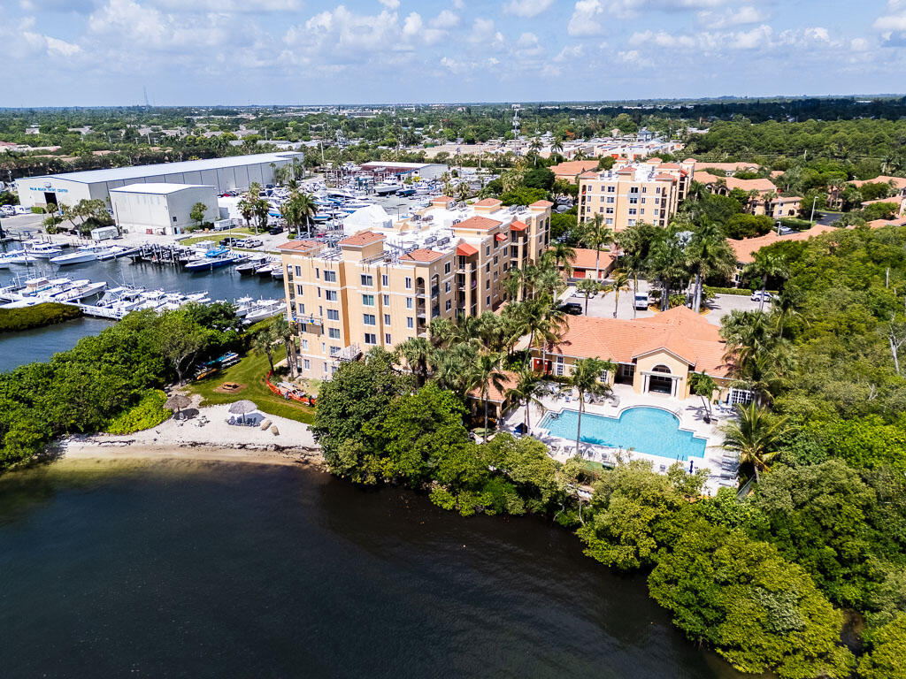 HYPOLUXOS MARINERS CAY CONDO - Residential