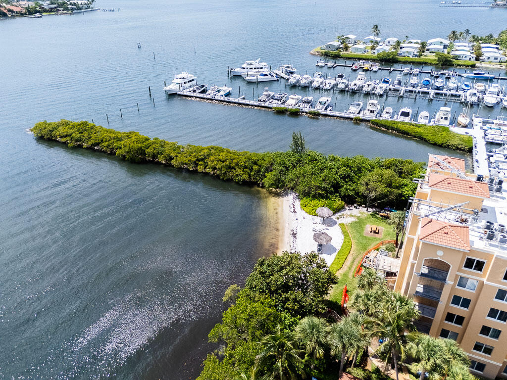 HYPOLUXOS MARINERS CAY CONDO - Residential