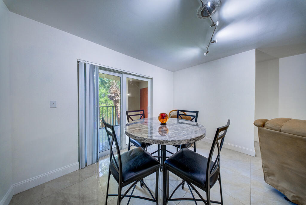HYPOLUXOS MARINERS CAY CONDO - Residential