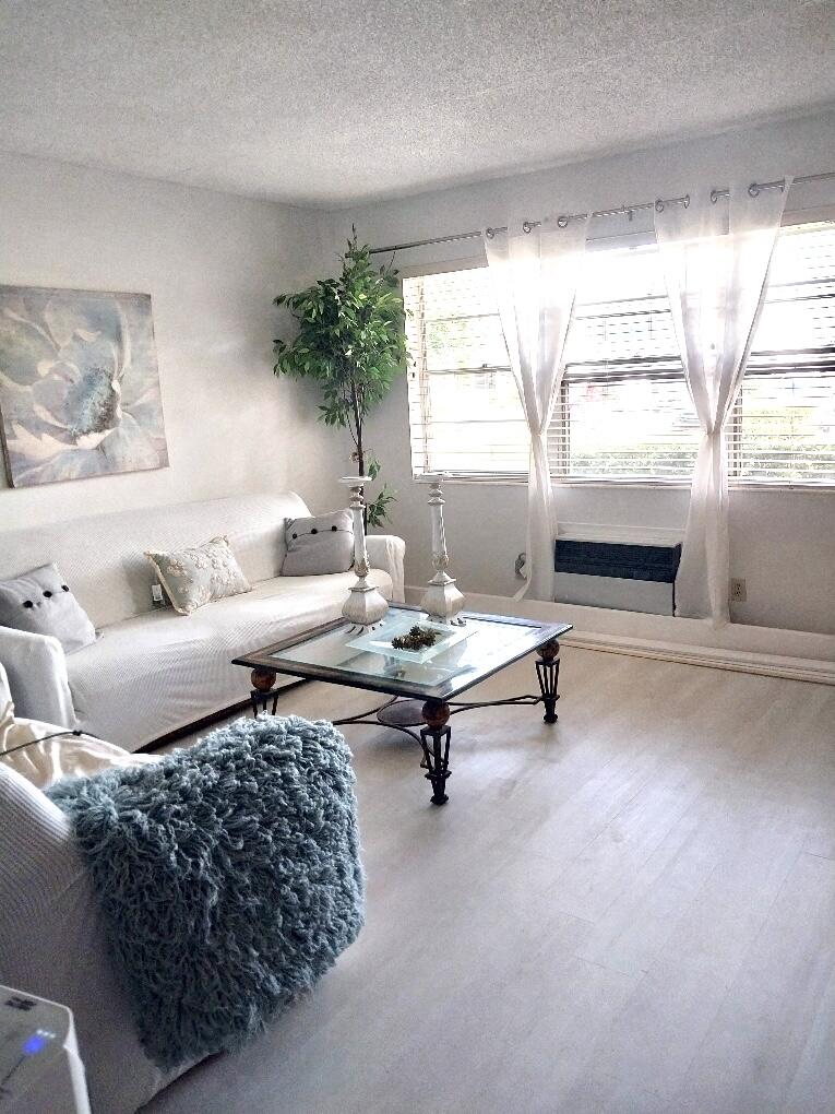 WINDSOR CONDOS - Residential Lease