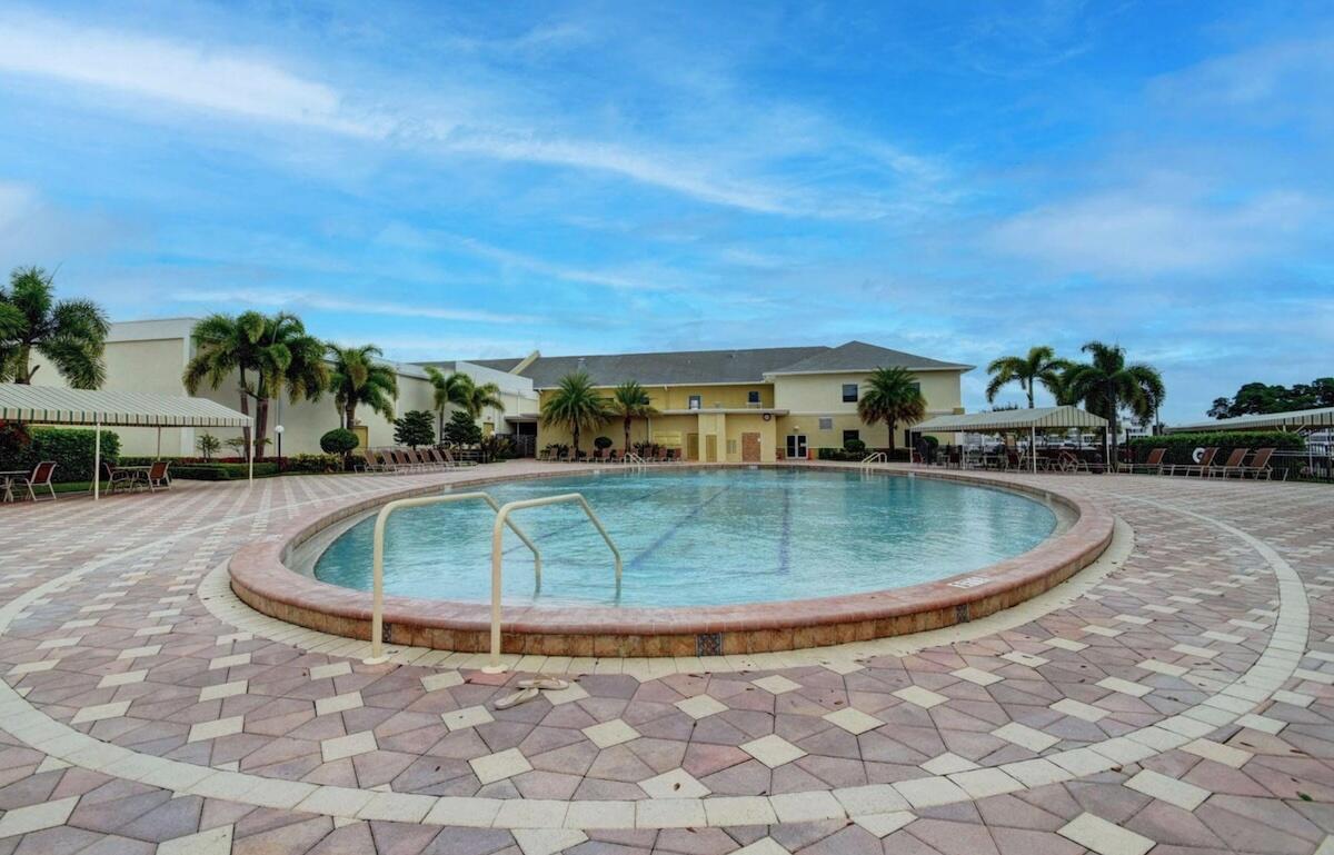 WINDSOR CONDOS - Residential Lease
