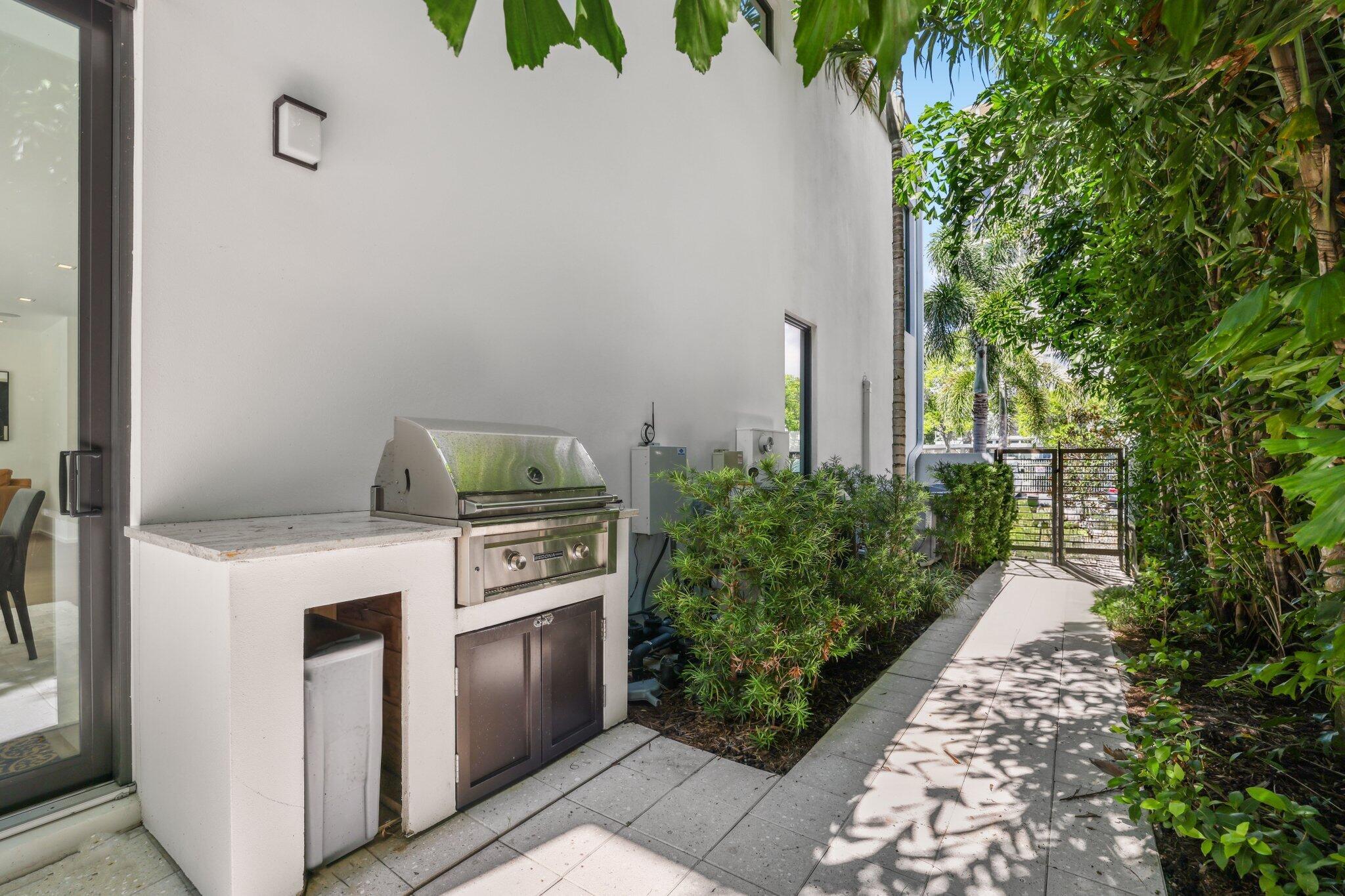 215 MACFARLANE PLAT - Residential