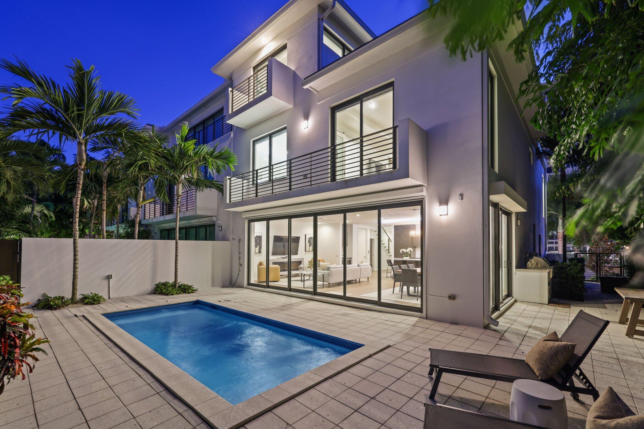 215 MACFARLANE PLAT - Residential