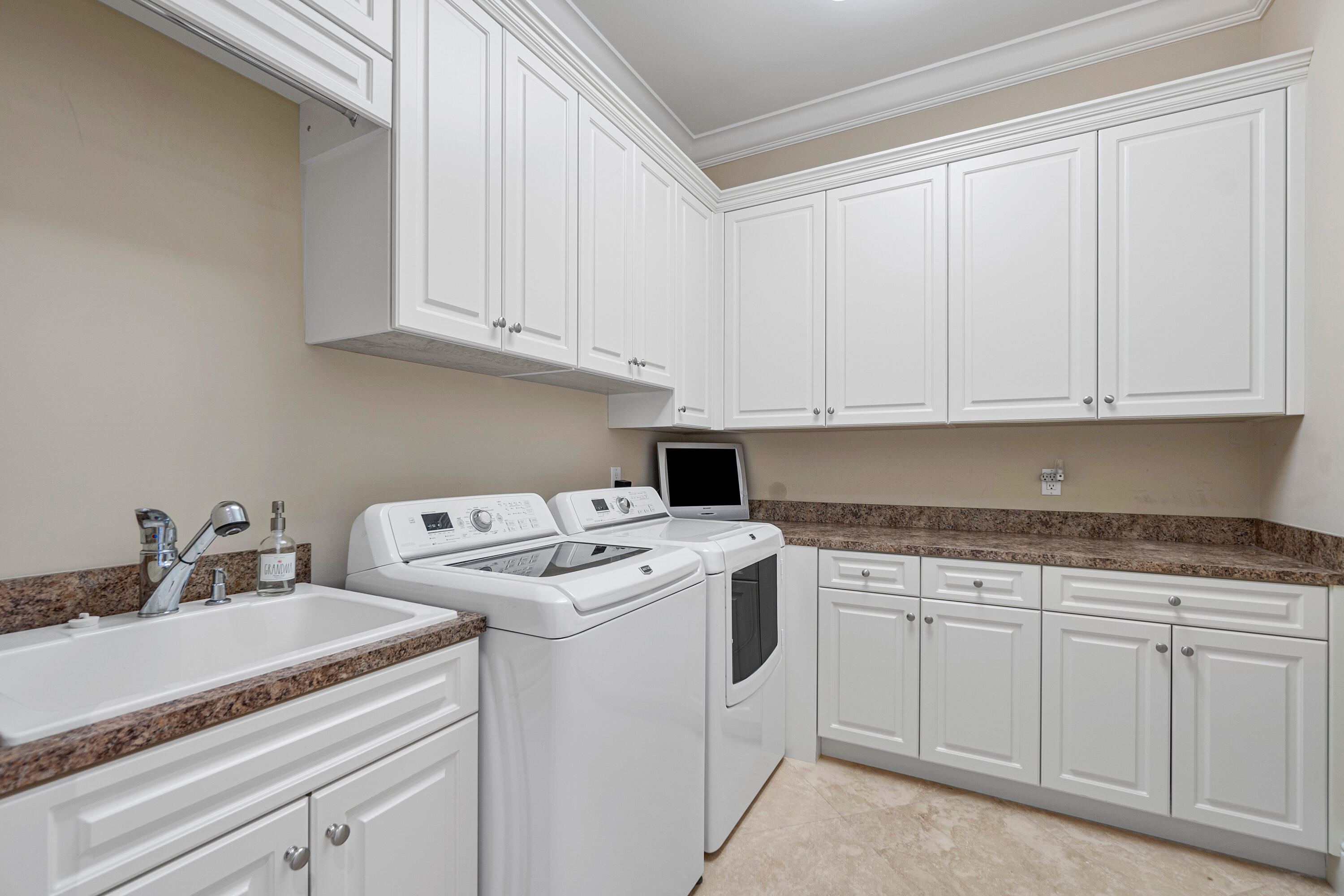 LAKE ROGERS ISLE UNIT E IN - Residential