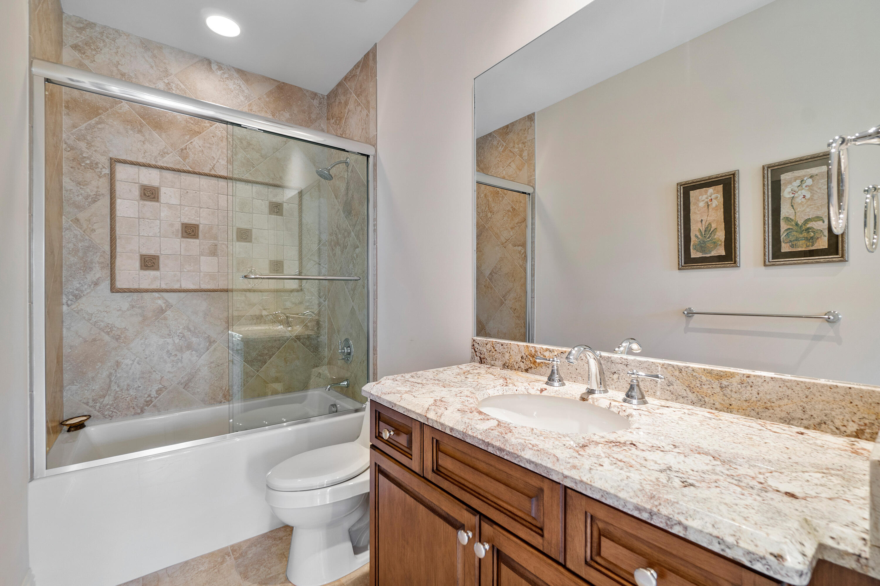 LAKE ROGERS ISLE UNIT E IN - Residential