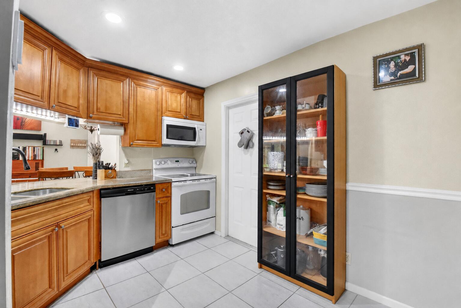 SOUTH LAKE CONDO - Residential