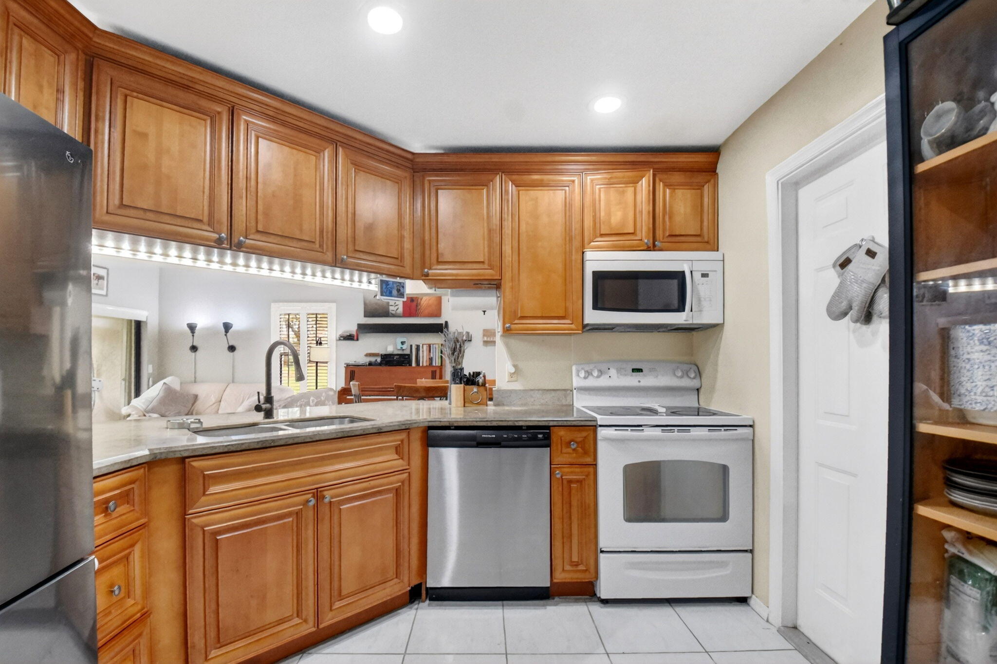 SOUTH LAKE CONDO - Residential