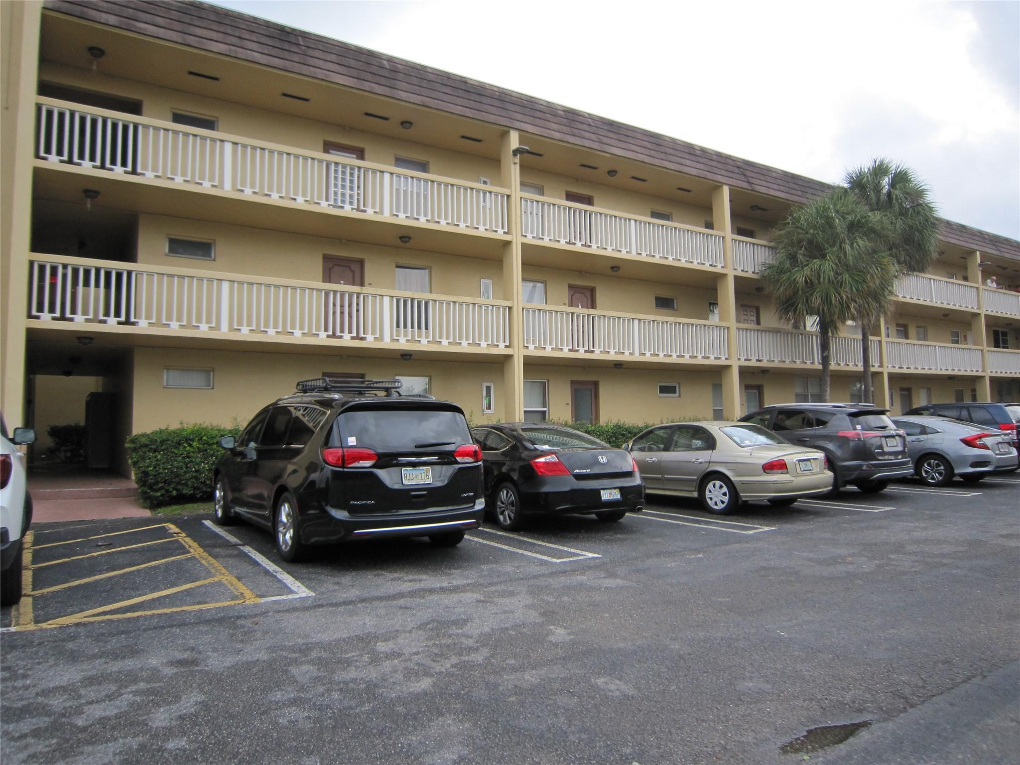 Corner unit ready for new owner.  3 story building, adult 55+ community, 1 bedroom 1 bath unit on first floor, walk right in to unit.  Recreation facilities, 4 pools, clubhouse, and fitness center. Rental after 3 years of ownership. Close to shopping and points of interest.  Condo approval required with age, credit and income requirement. 3-4 week application process.