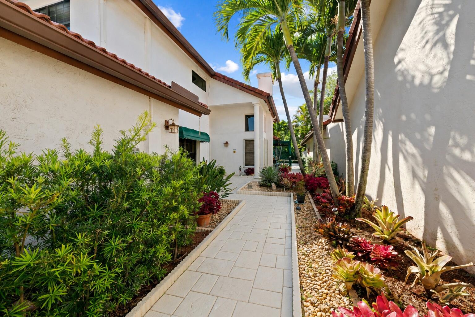 TOWN PLACE CLUB VILLAS - Residential
