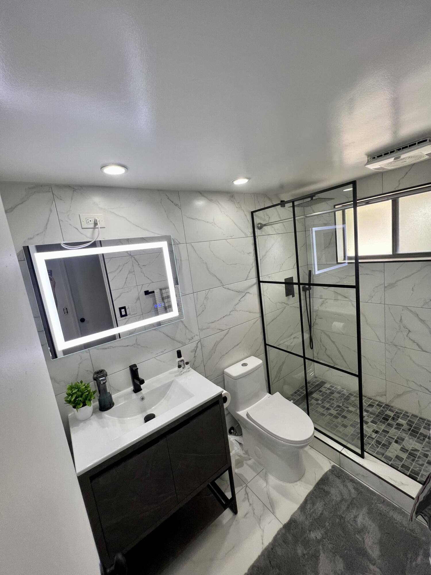 CENTRE HILL COURTS CONDO - Residential Lease
