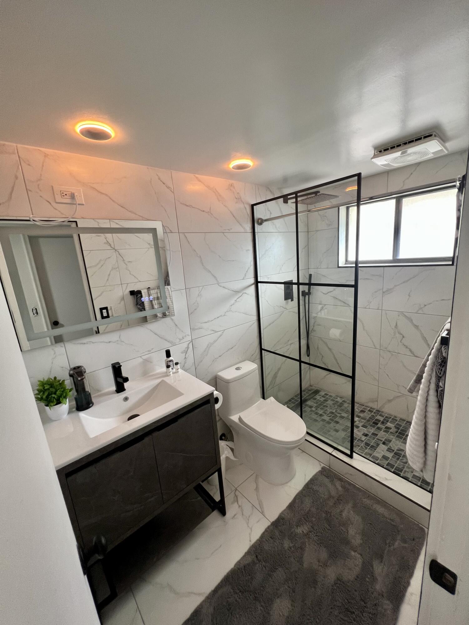 CENTRE HILL COURTS CONDO - Residential Lease