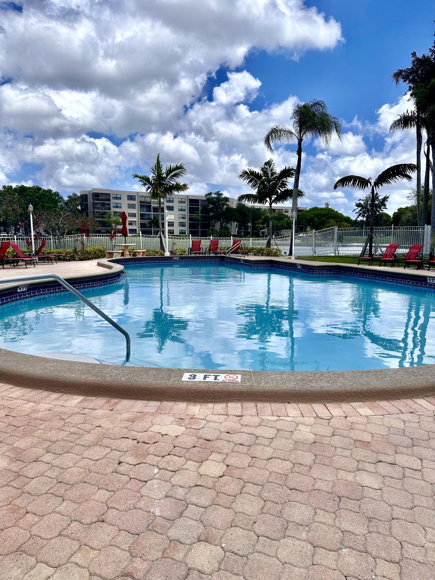 PEMBROKE LAKES SECTION EIGHT - Residential