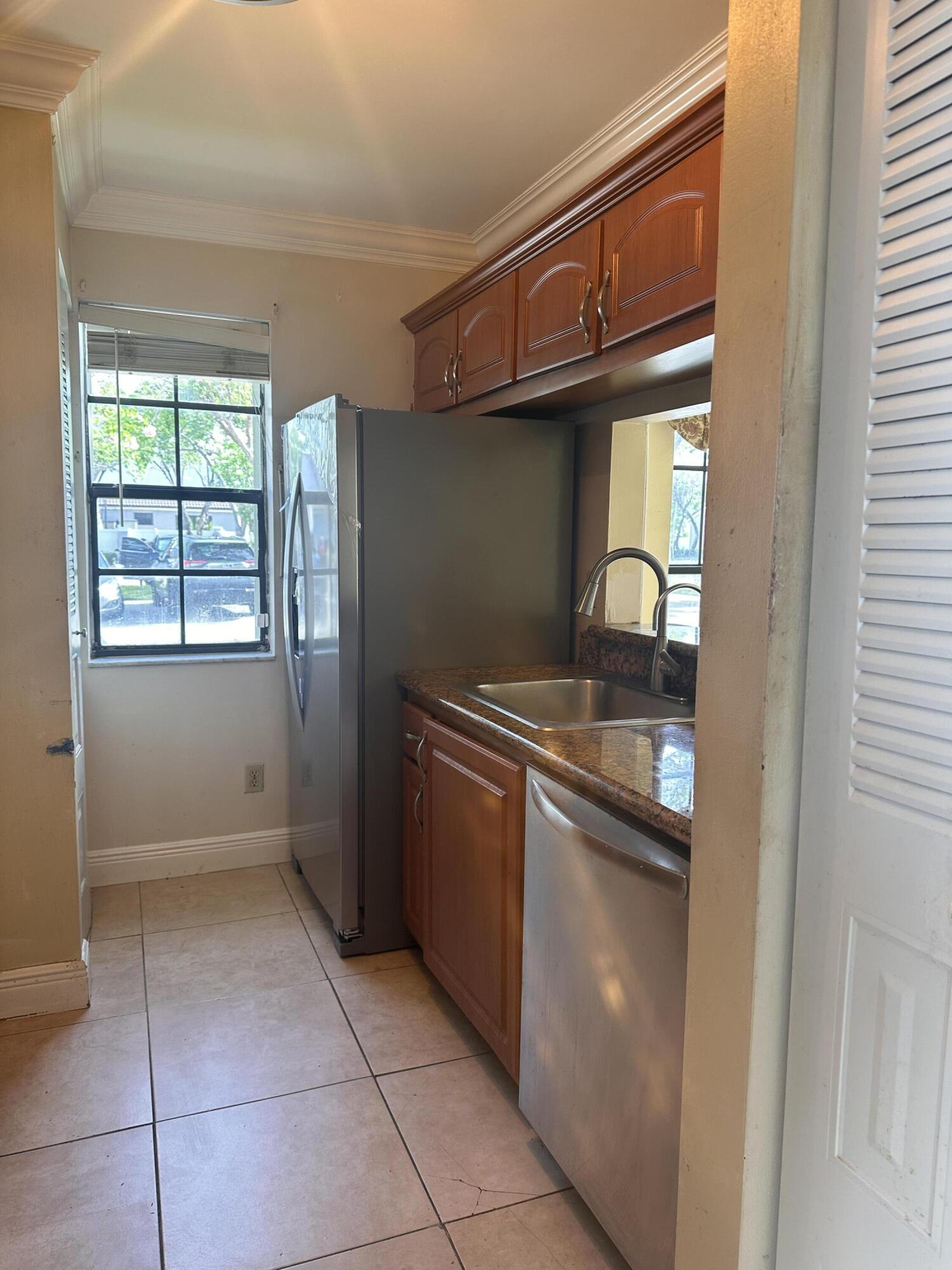 PEMBROKE LAKES SECTION EIGHT - Residential