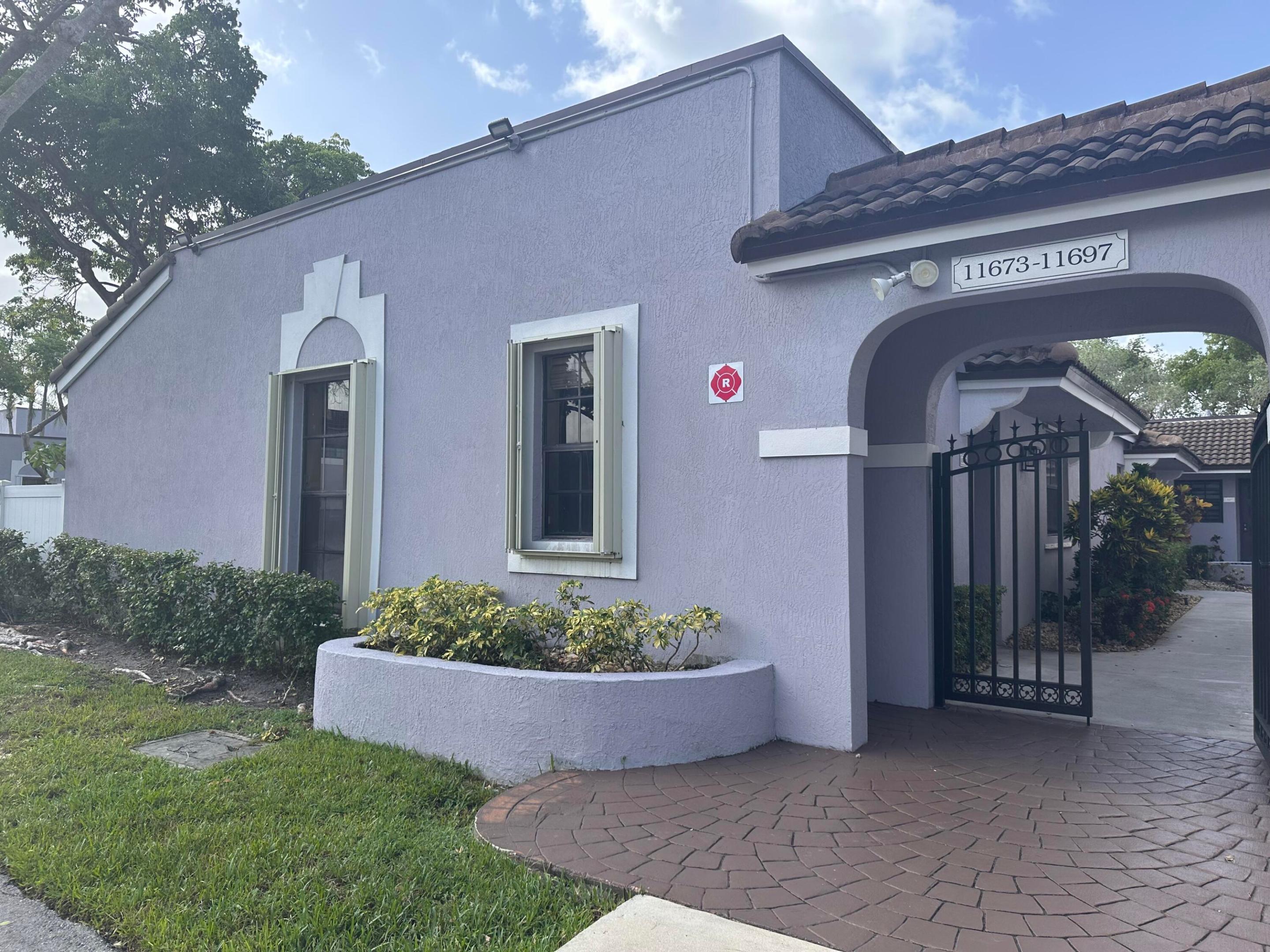 PEMBROKE LAKES SECTION EIGHT - Residential