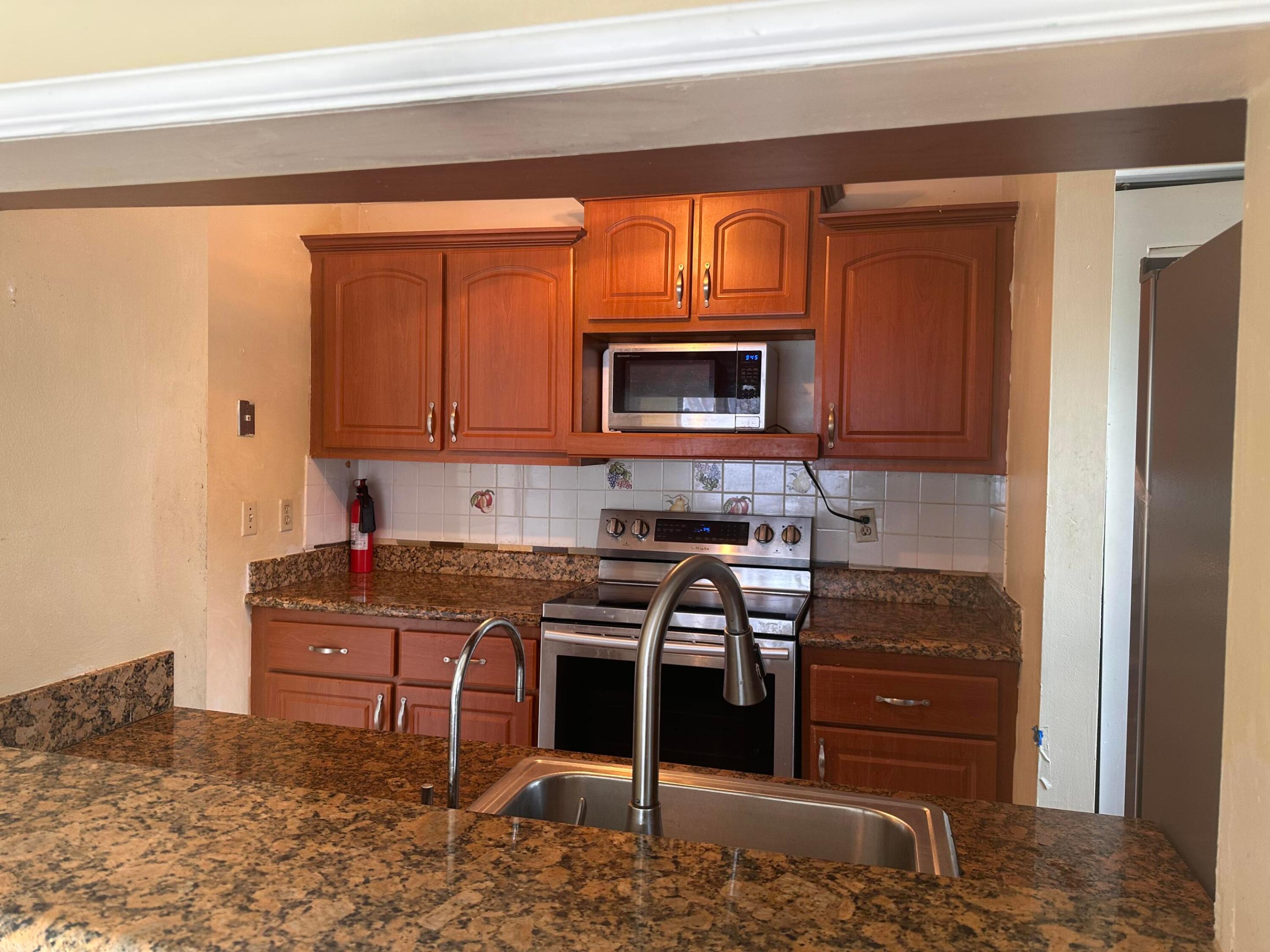 PEMBROKE LAKES SECTION EIGHT - Residential