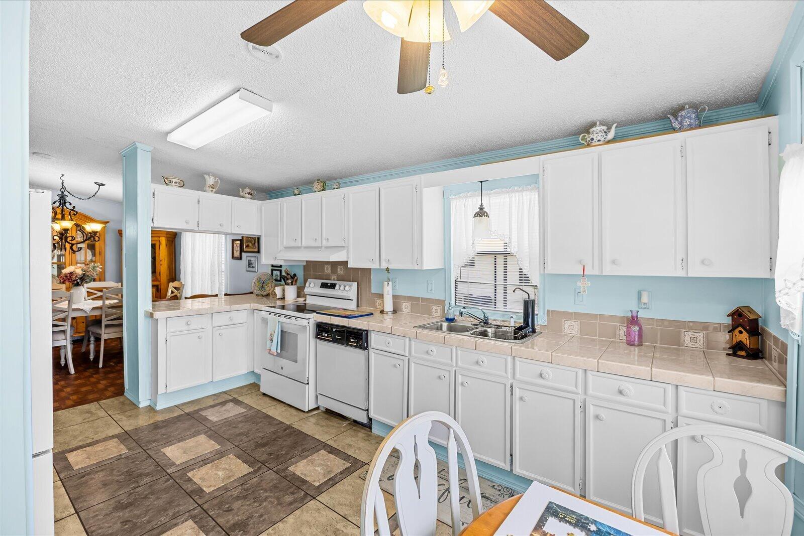 TROPICAL ISLES - Residential