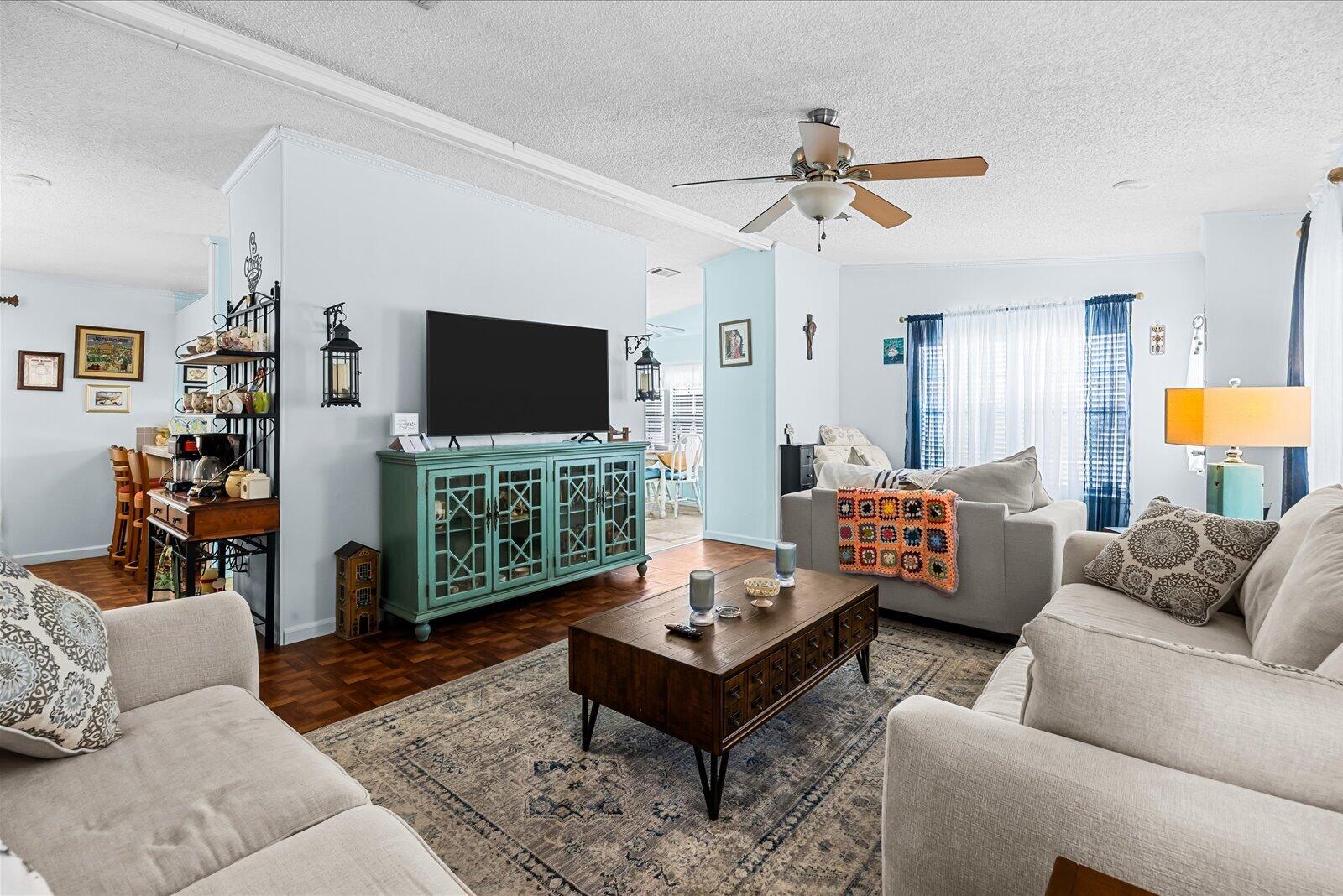 TROPICAL ISLES - Residential