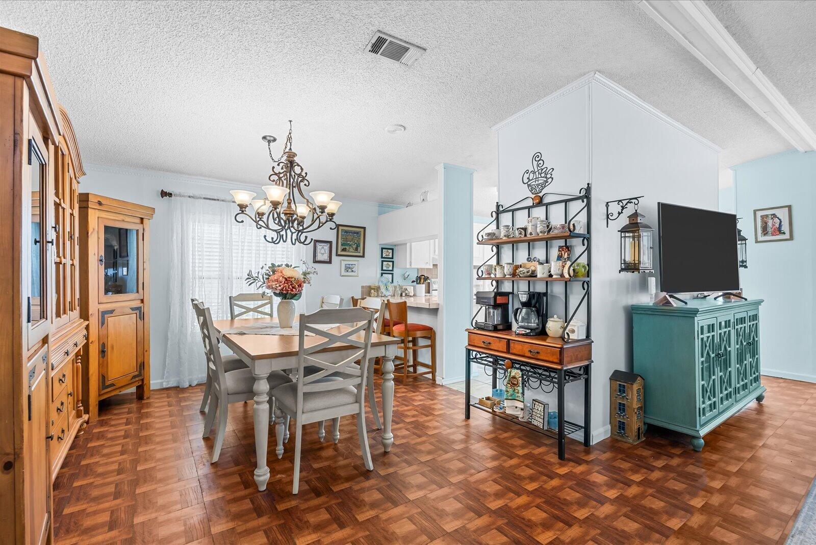 TROPICAL ISLES - Residential