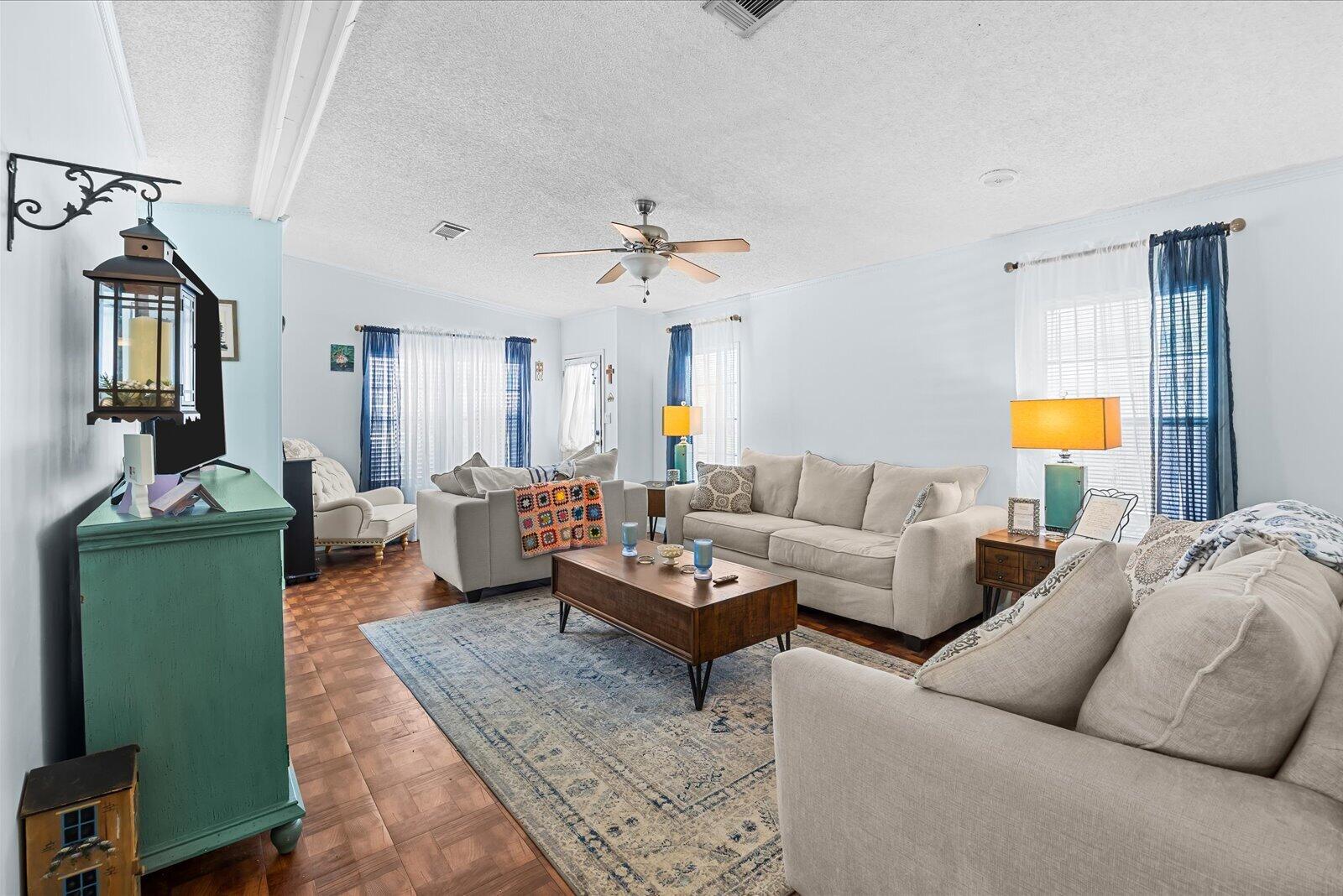 TROPICAL ISLES - Residential