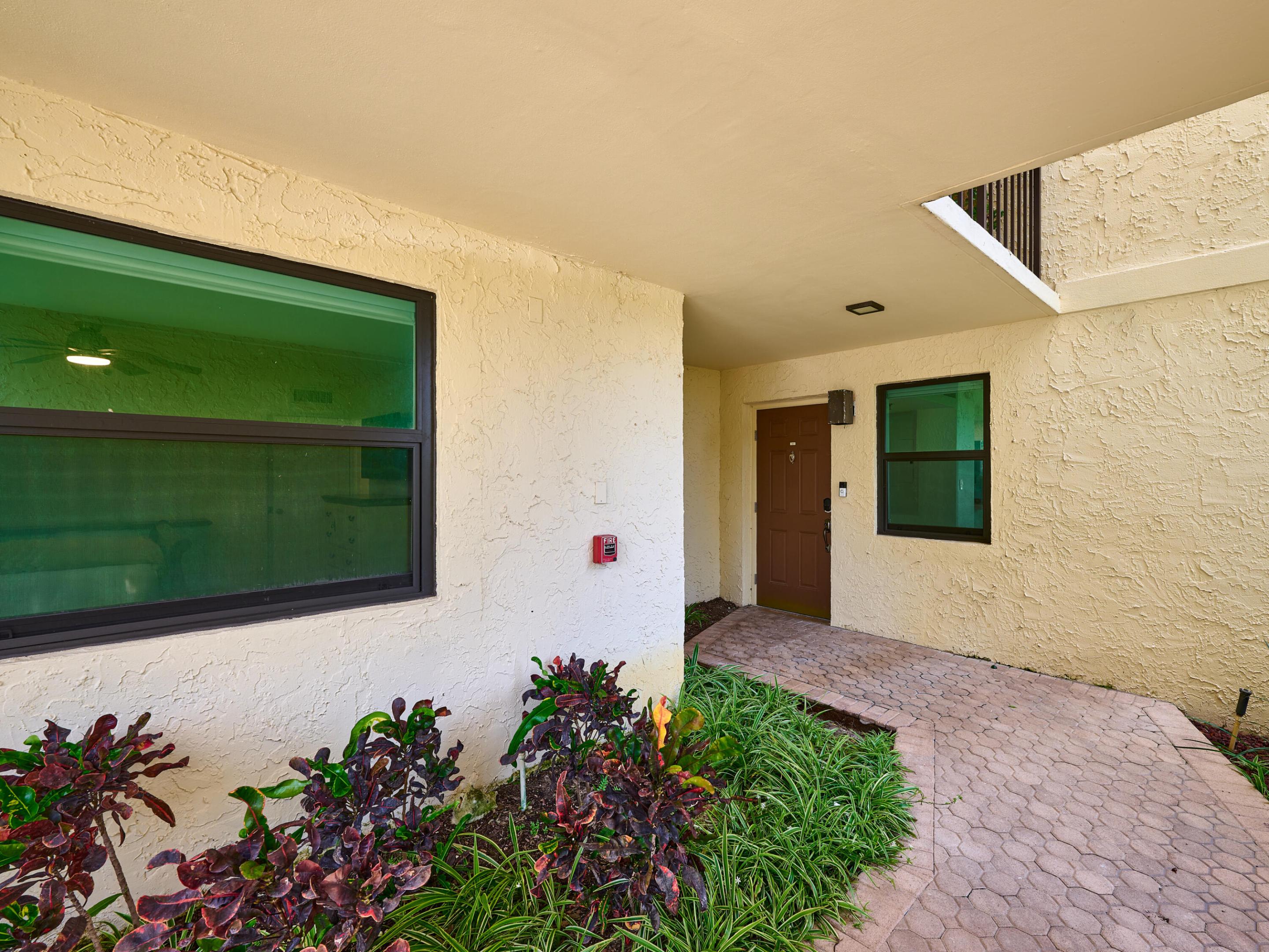 EVERGLADES OF NORTH PALM BEACH - Residential Lease