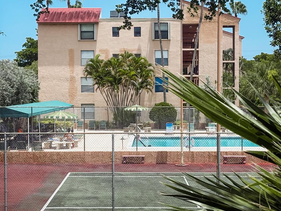 PALM LAKES CONDO - Residential