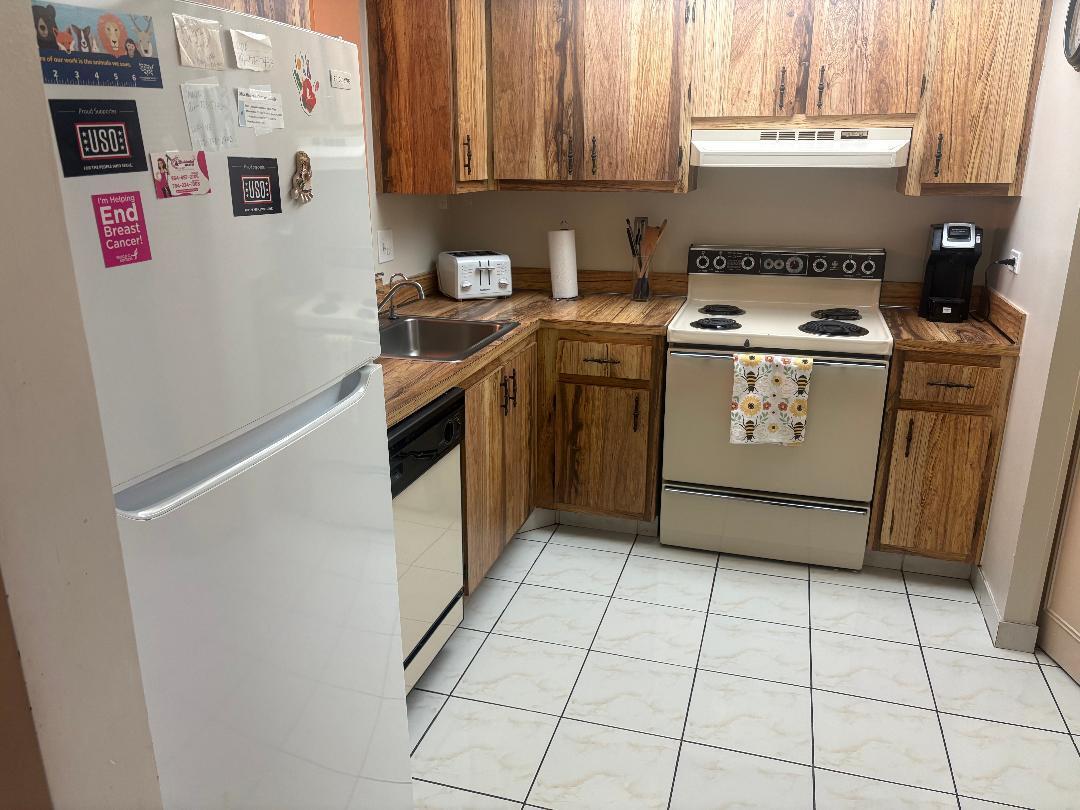 PALM LAKES CONDO - Residential