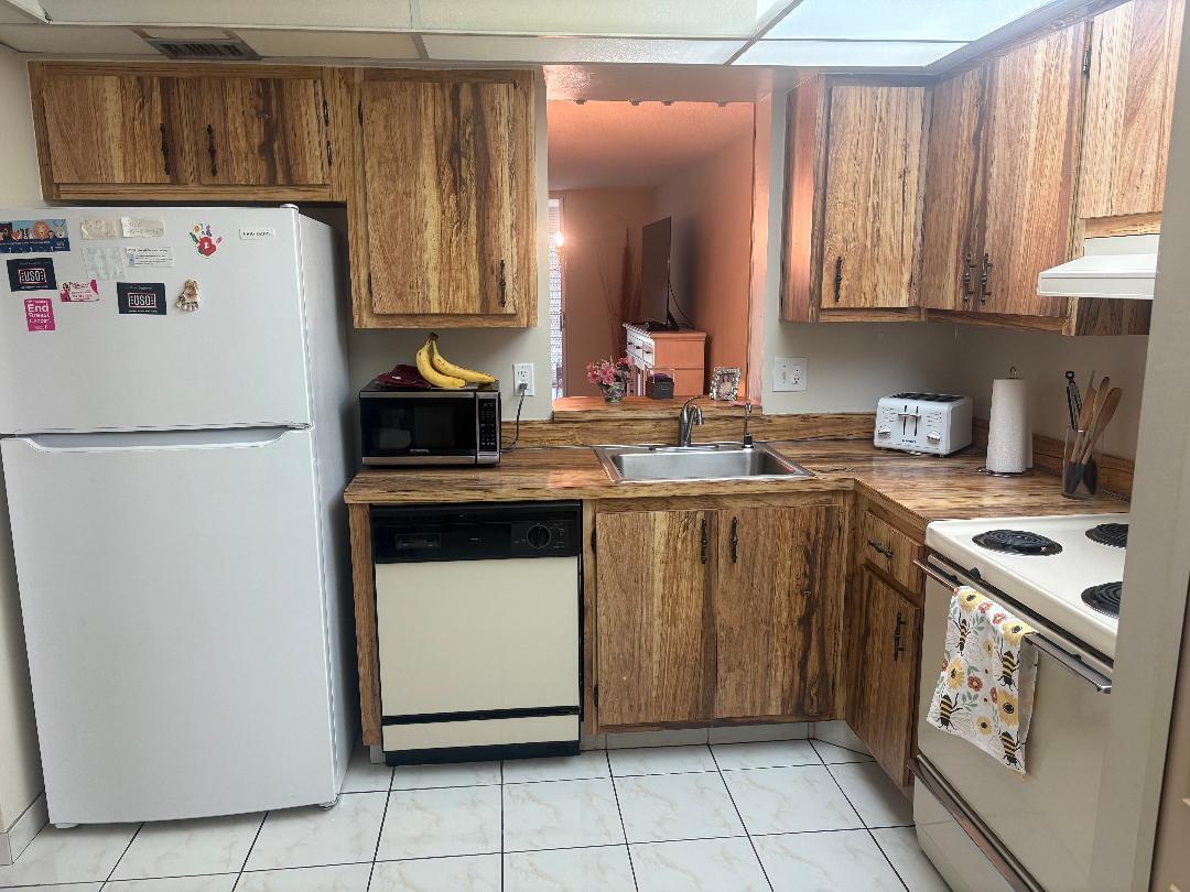 PALM LAKES CONDO - Residential