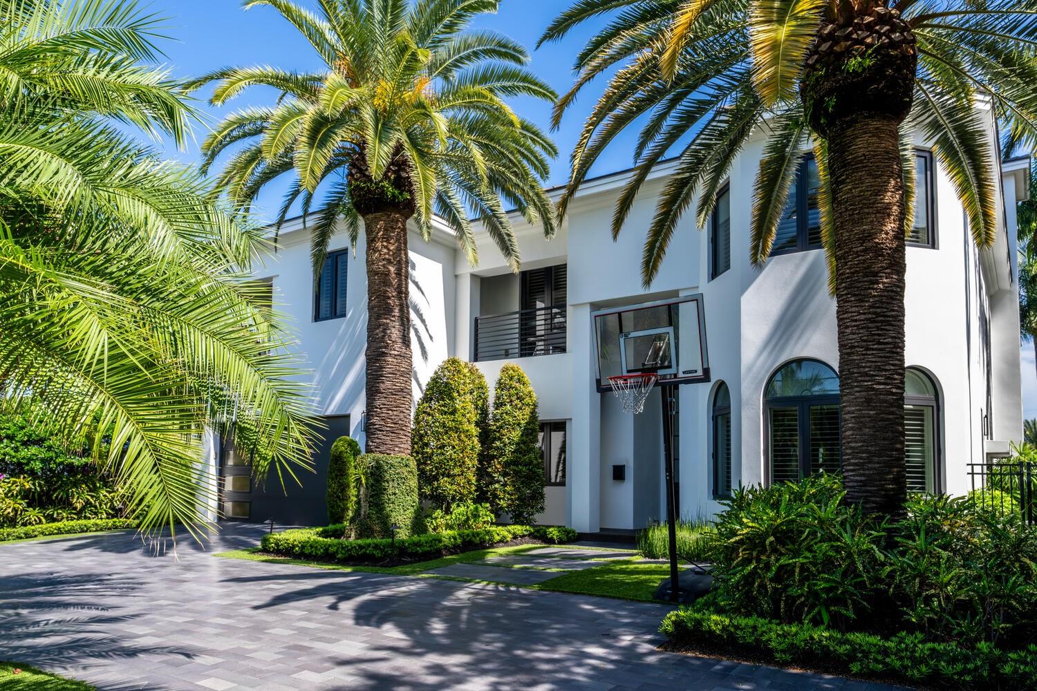 Welcome to Rio Vista, one of Ft. Laud’s most charming and historic neighborhoods. Coastal contemporary 5,200 sq. ft. residence, meticulously renovated in 2020, 75 feet of prime waterfront with concrete dock. Open concept floor plan features volume ceilings, expansive doors and windows that blend indoor/outdoor living seamlessly.  Dream kitchen open to a large family room and bar with dramatic water views. Fabulous covered patio, summer kitchen, gas grill, overlooking a stunning 40-foot pool/spa. 5 bedrooms, each with en-suite bathrooms, perfect for a large family or guests. Smart home with whole-home audio and video distribution, and a generator for peace of mind. Minutes to Port Everglades by boat, and close to the airport, downtown, and Las Olas Blvd. The perfect place to call home.