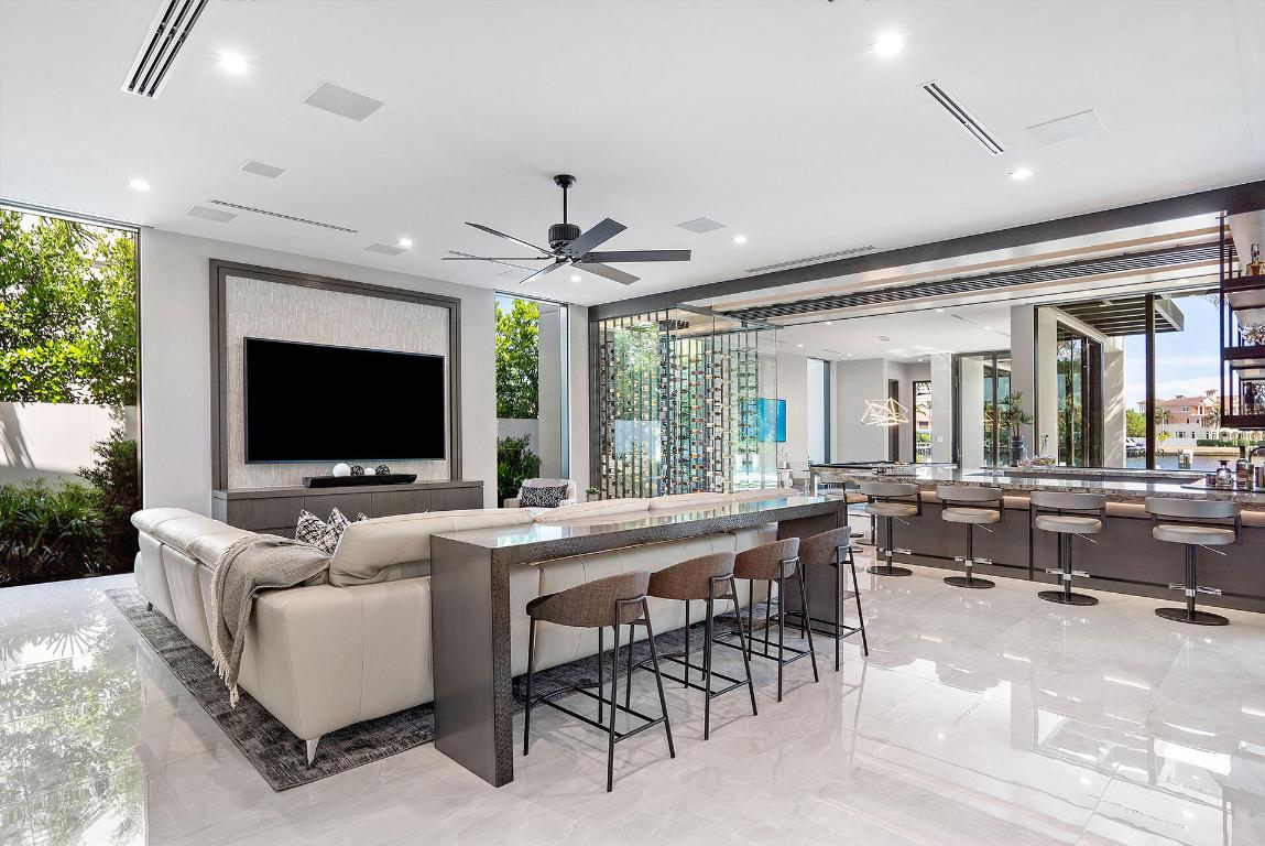 ROYAL PALM YACHT & COUNTRY CLUB - Residential