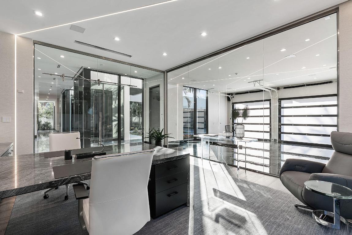 ROYAL PALM YACHT & COUNTRY CLUB - Residential