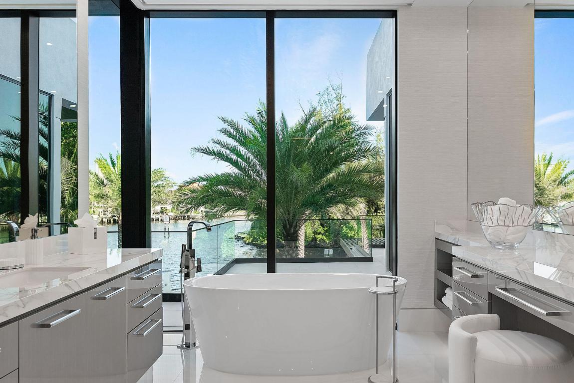 ROYAL PALM YACHT & COUNTRY CLUB - Residential
