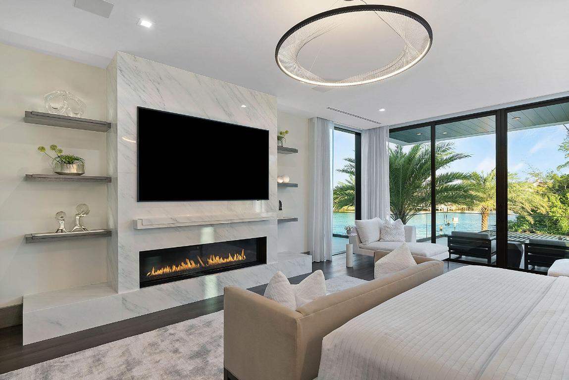 ROYAL PALM YACHT & COUNTRY CLUB - Residential