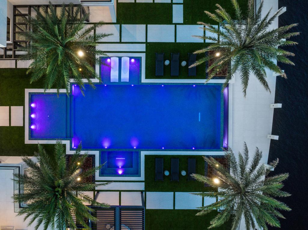 ROYAL PALM YACHT & COUNTRY CLUB - Residential