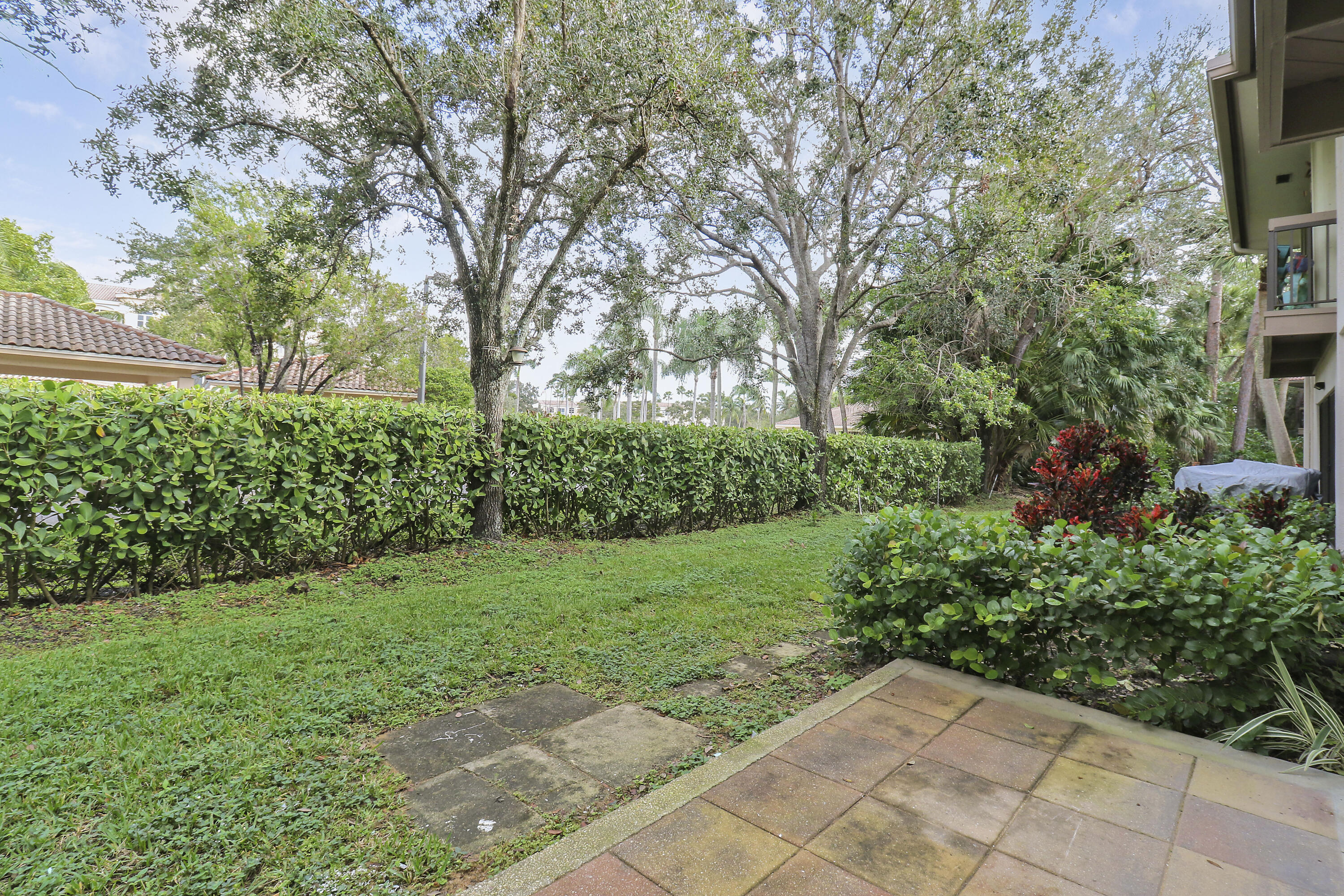 DUNBAR WOODS CONDO I II AND III IN OR4410P782, - Residential