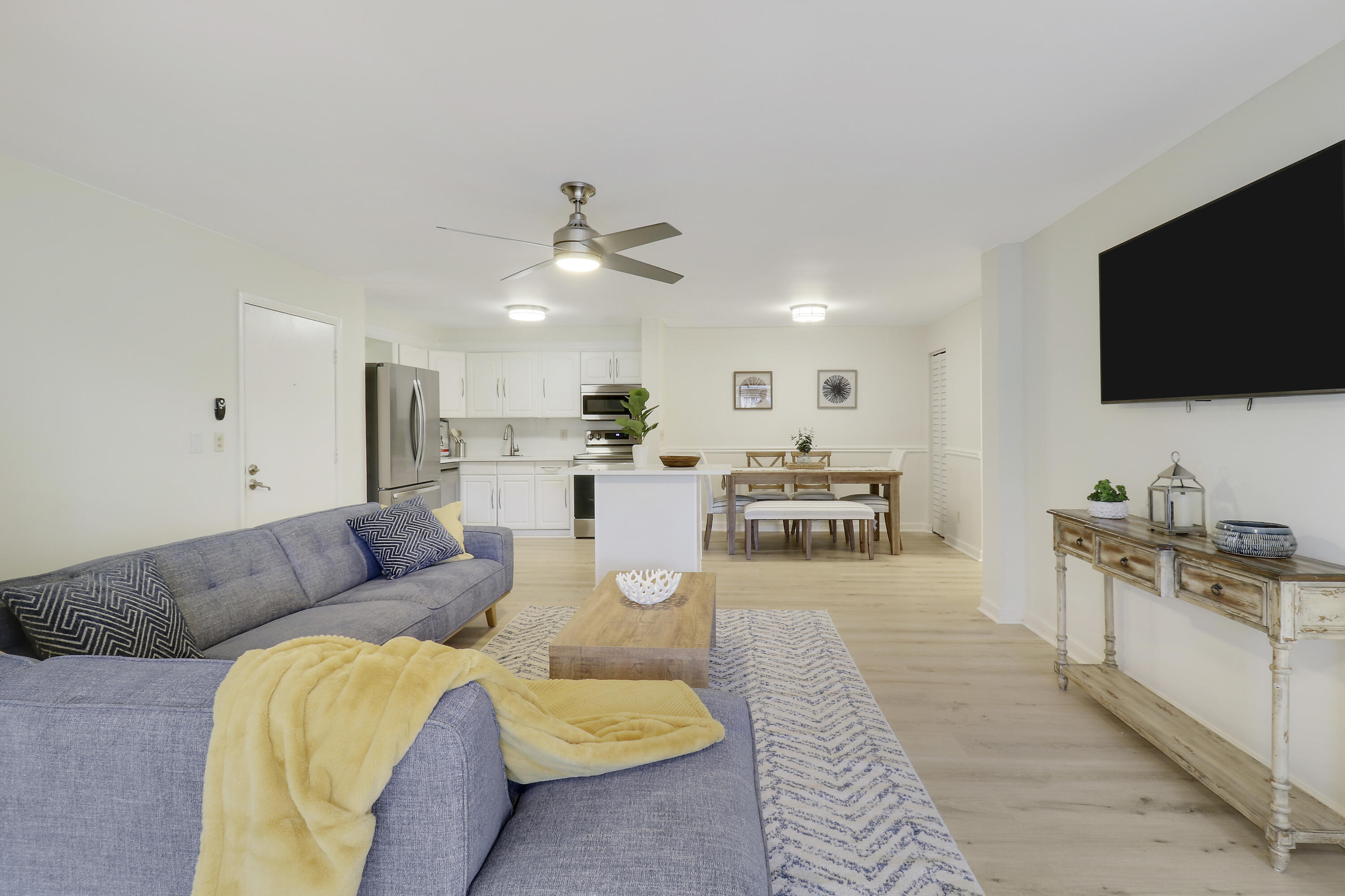 DUNBAR WOODS CONDO I II AND III IN OR4410P782, - Residential
