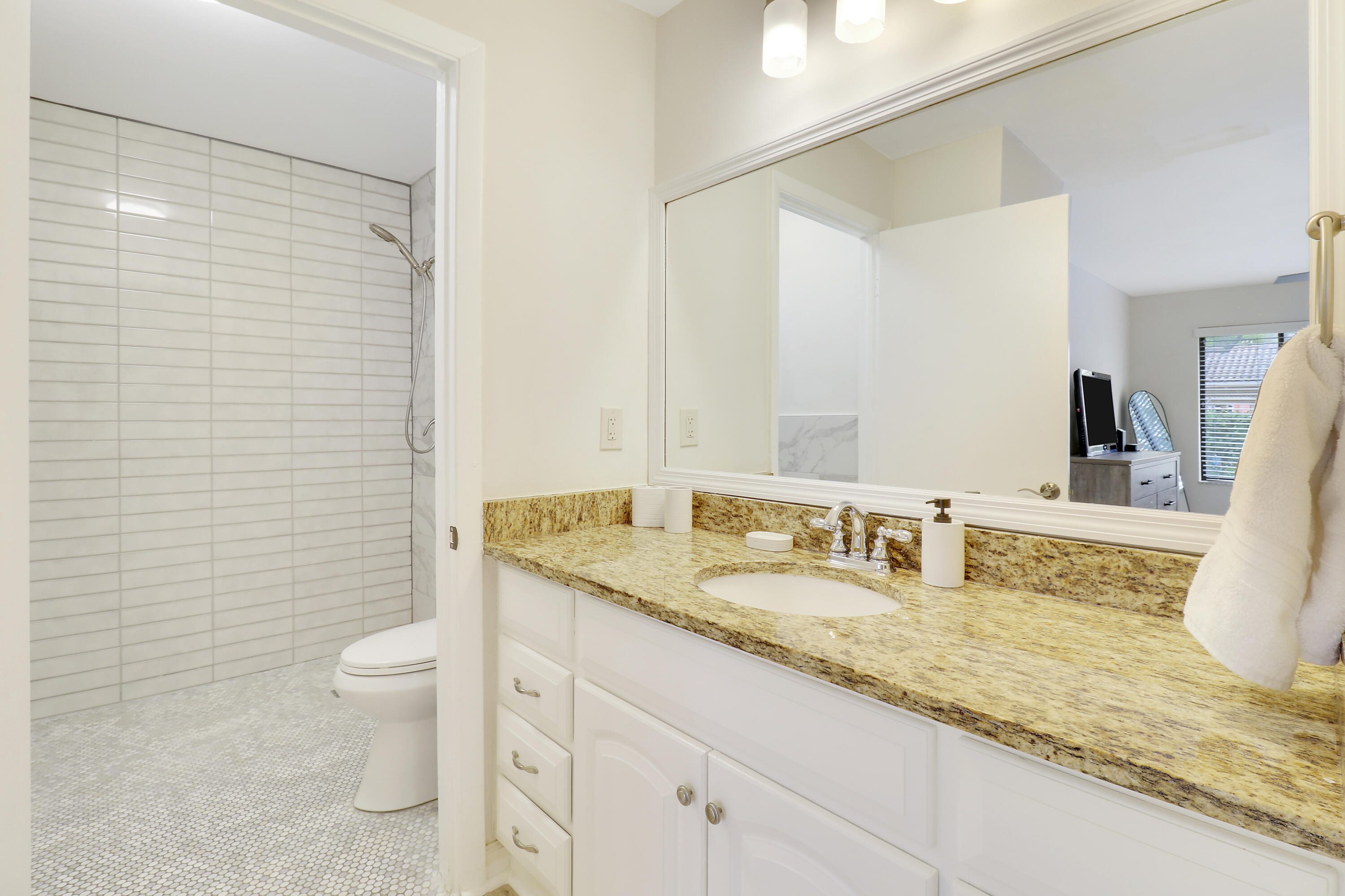 DUNBAR WOODS CONDO I II AND III IN OR4410P782, - Residential