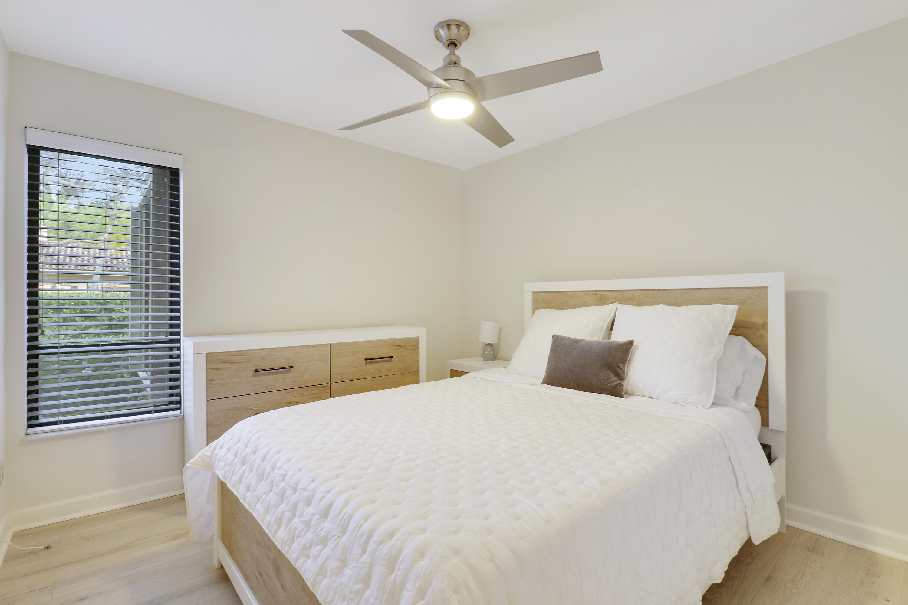 DUNBAR WOODS CONDO I II AND III IN OR4410P782, - Residential