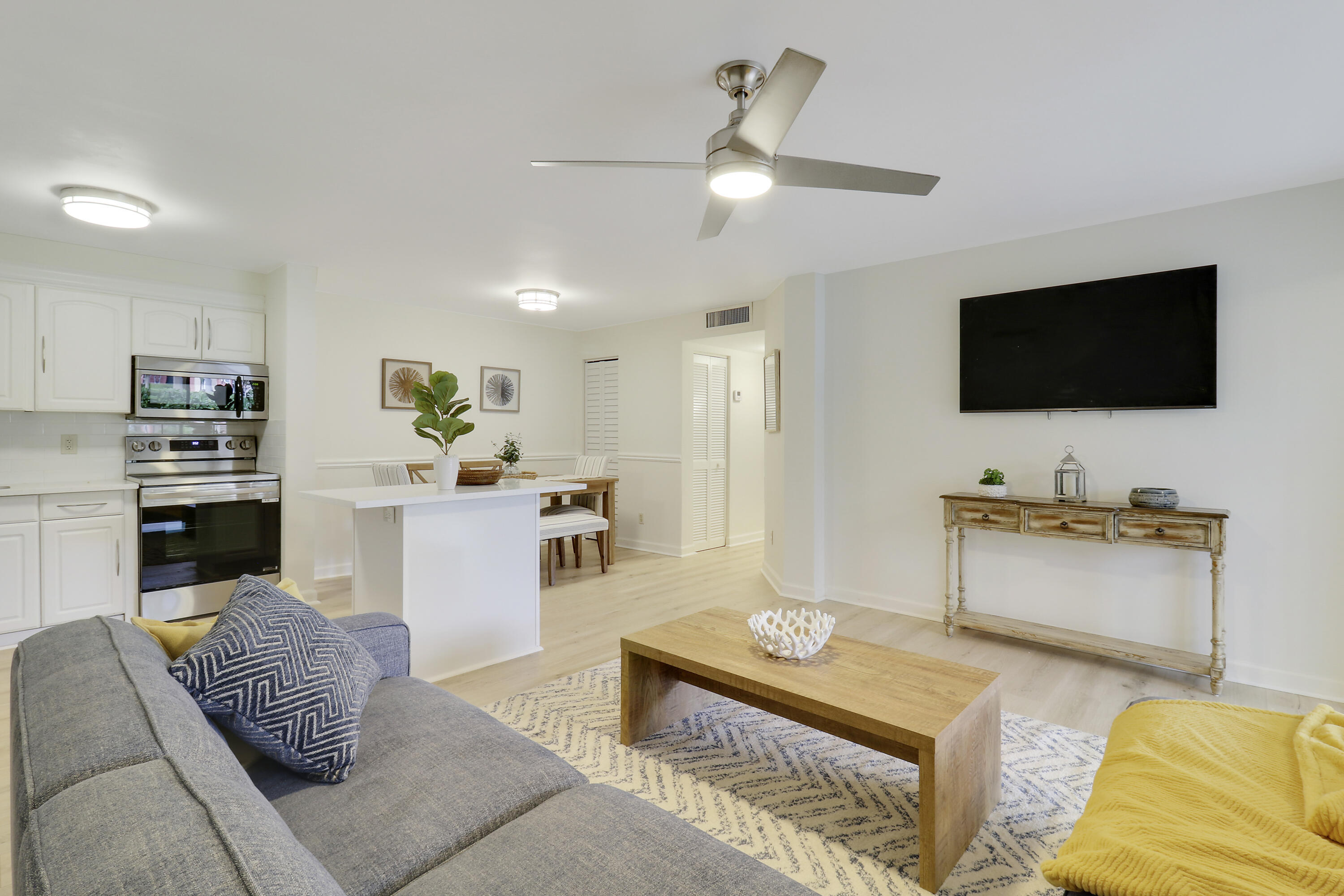 DUNBAR WOODS CONDO I II AND III IN OR4410P782, - Residential