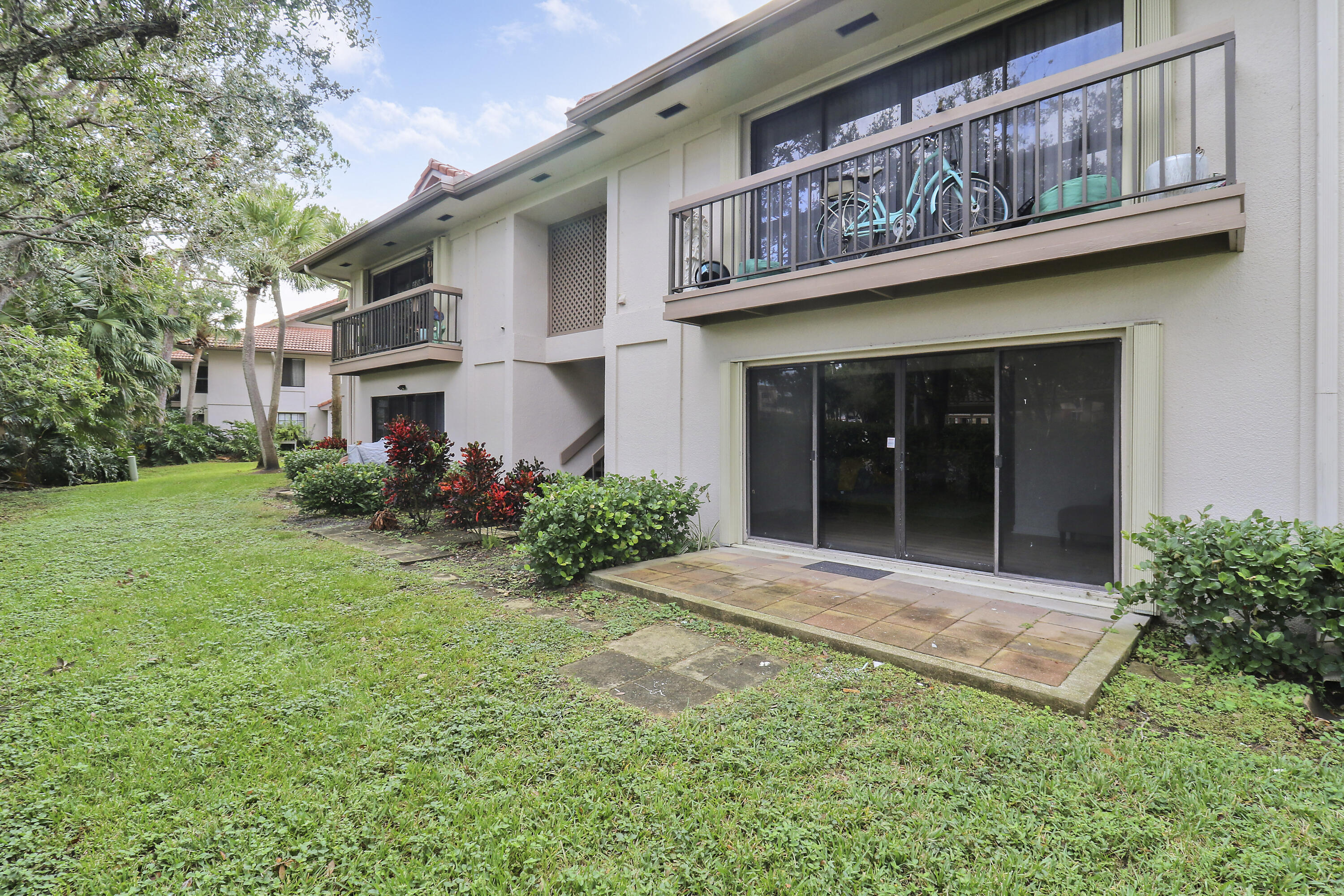 DUNBAR WOODS CONDO I II AND III IN OR4410P782, - Residential