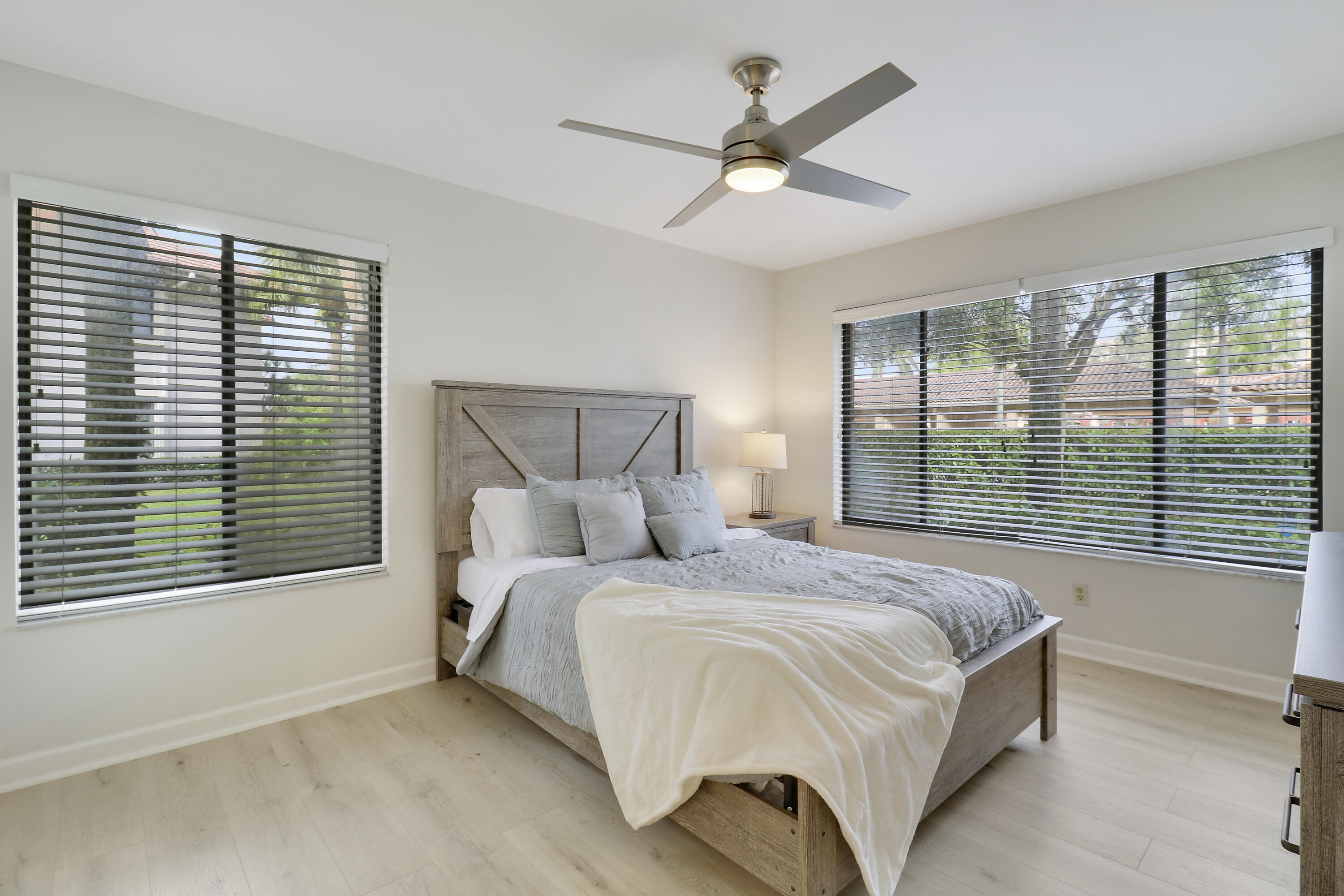 DUNBAR WOODS CONDO I II AND III IN OR4410P782, - Residential