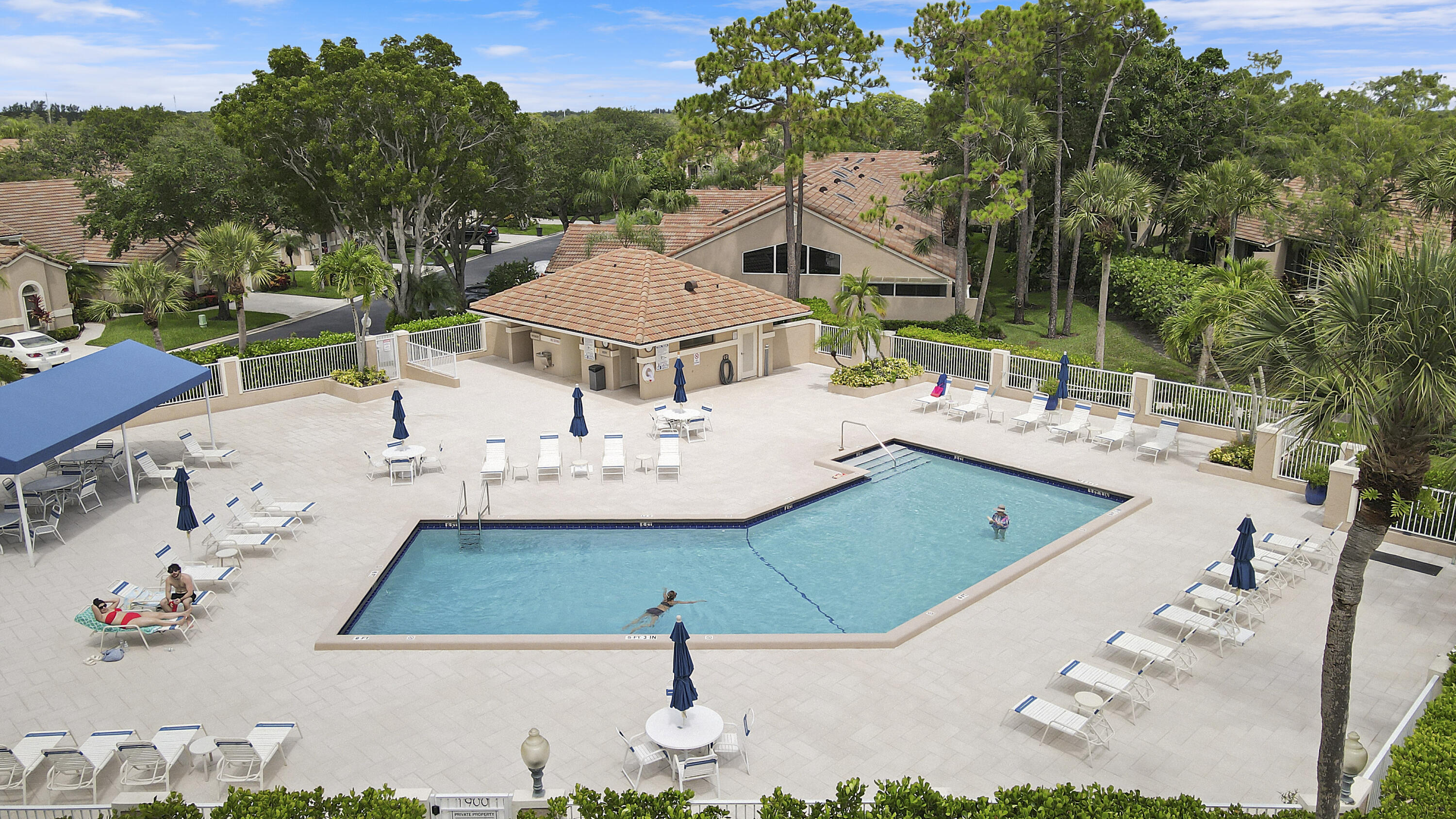 DUNBAR WOODS CONDO I II AND III IN OR4410P782, - Residential