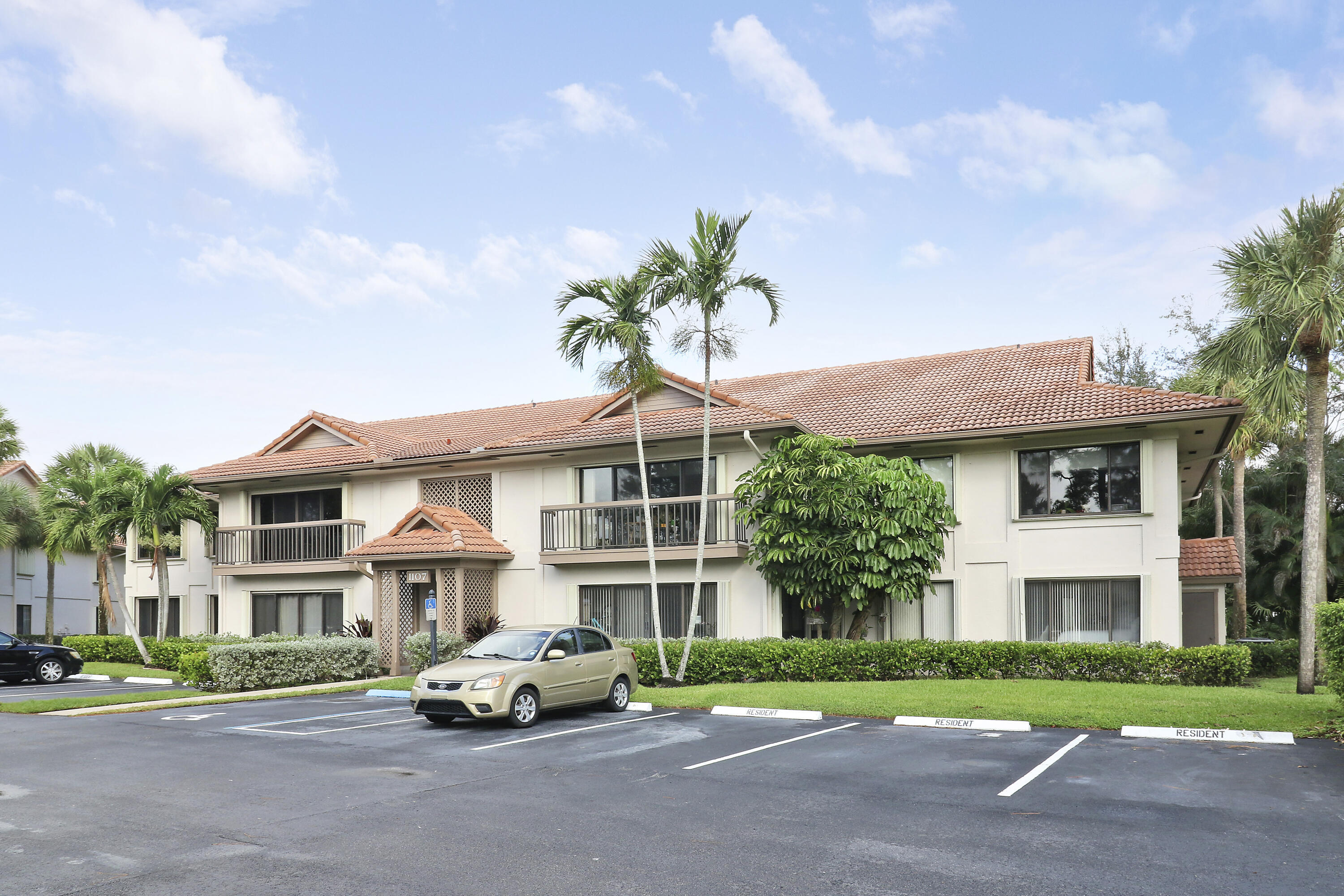 DUNBAR WOODS CONDO I II AND III IN OR4410P782, - Residential