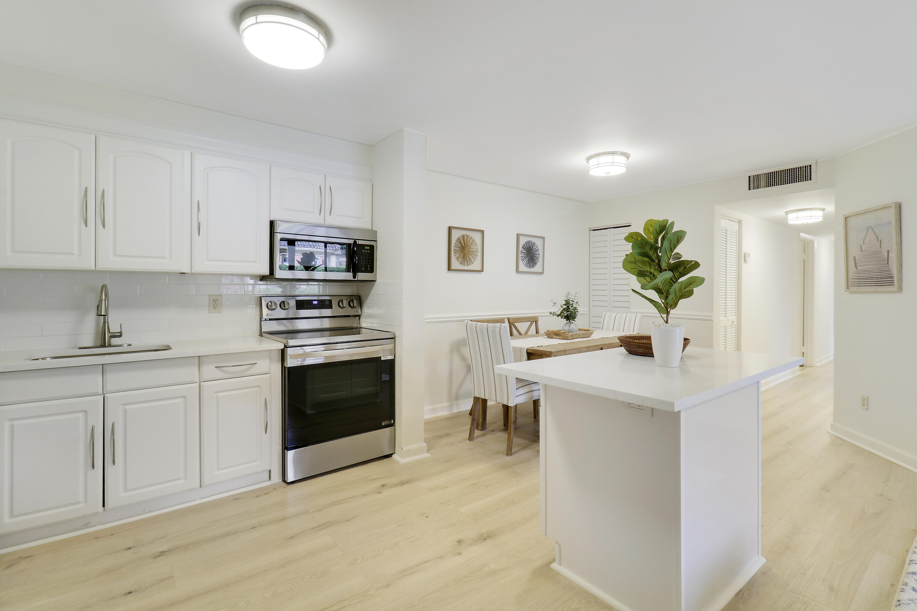 DUNBAR WOODS CONDO I II AND III IN OR4410P782, - Residential