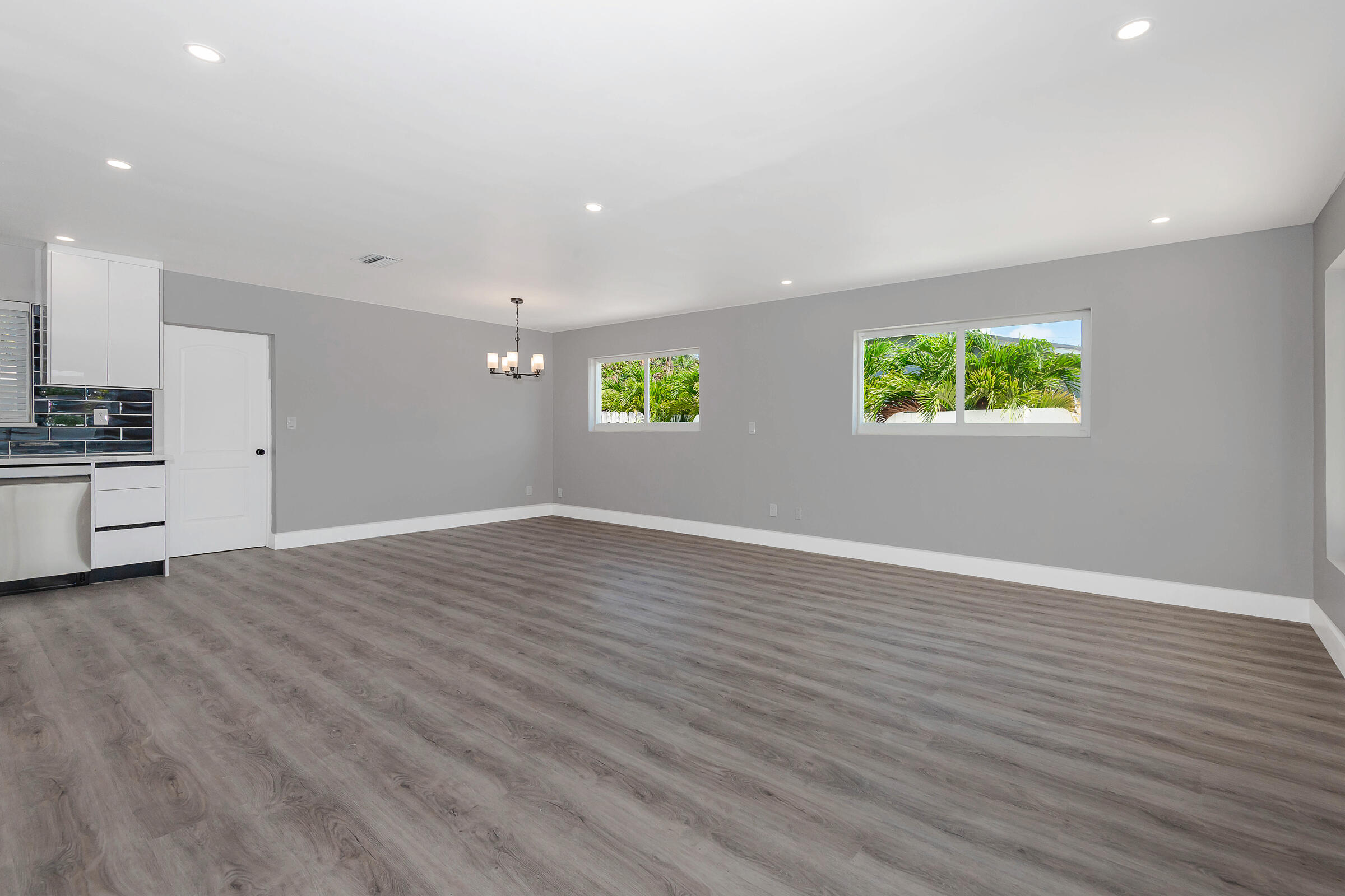 TROPICAL MANORS - Residential