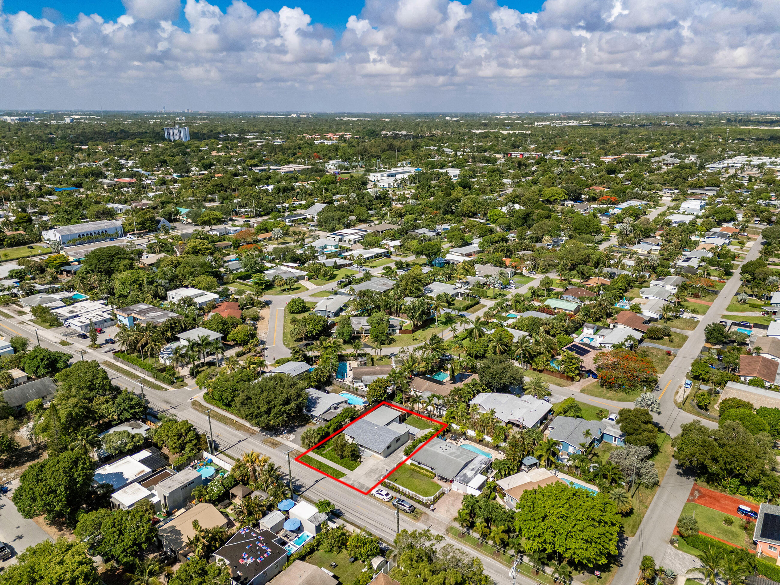 TROPICAL MANORS - Residential