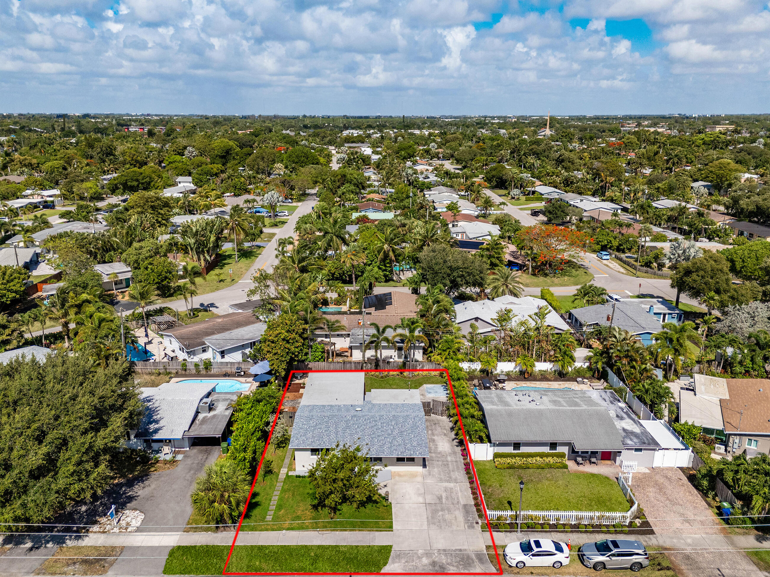 TROPICAL MANORS - Residential