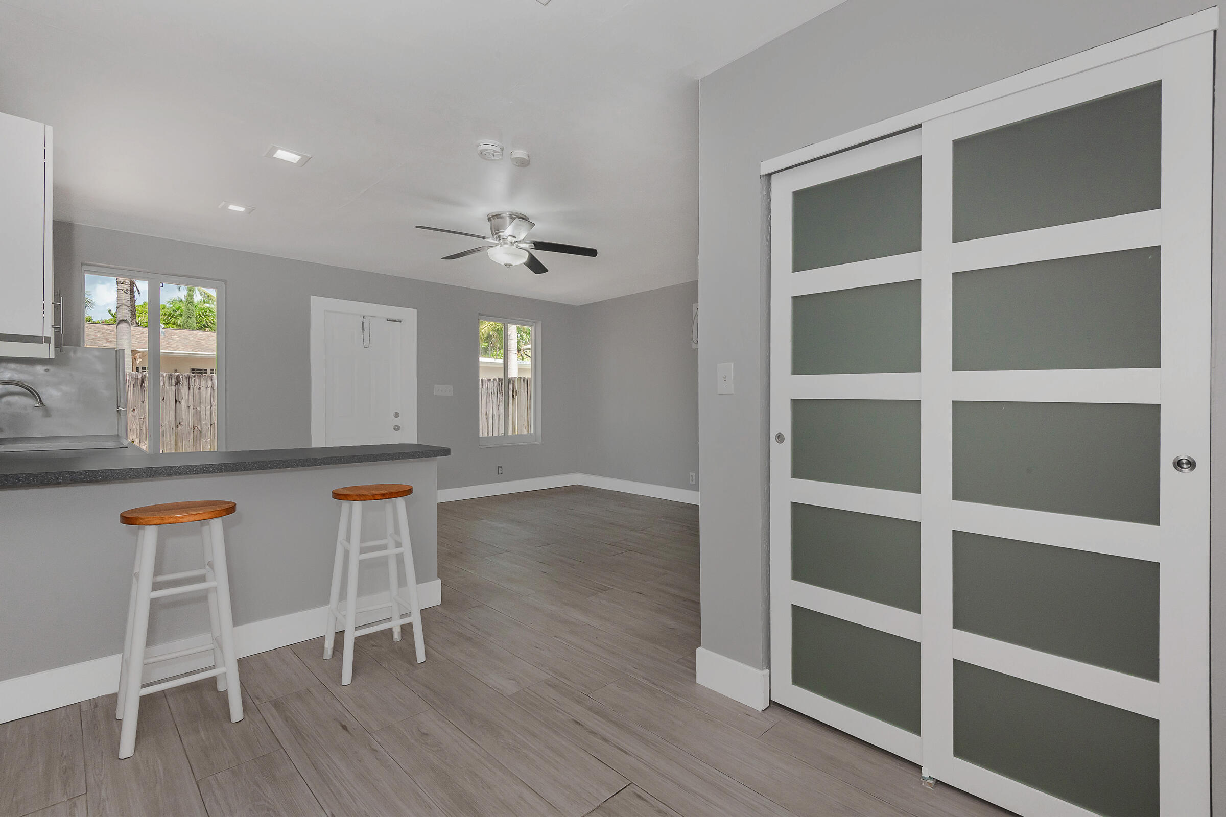 TROPICAL MANORS - Residential