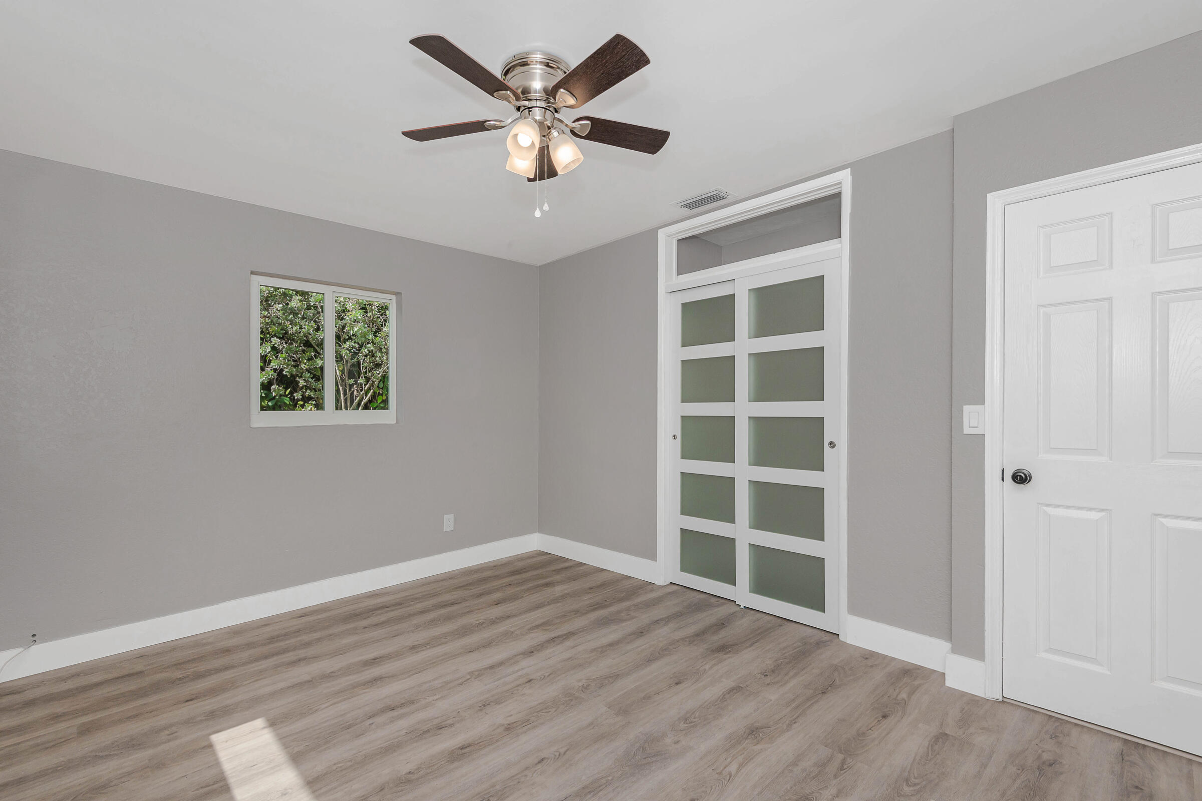 TROPICAL MANORS - Residential