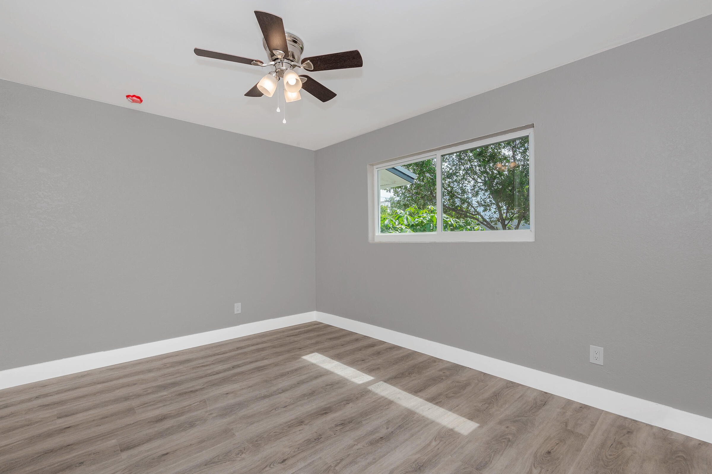 TROPICAL MANORS - Residential
